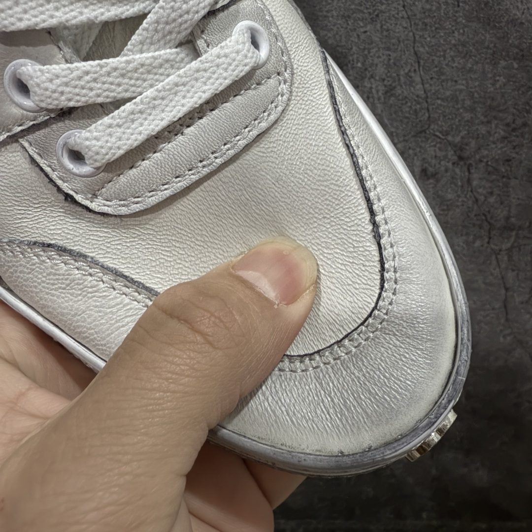 图片[5]-【佛山超A版】Gucci SS26 Demna首秀款 小羊皮高帮板 牛皮简约百搭高帮时尚板鞋 附送原装一致鞋舌仿磨环保纸垫 全套专柜包装物及配件 意大利进口超软小牛皮 同源出厂真丝绸防尘鞋套袋 原装雪梨形超软沙绒纸团 高工艺无缝细空胶技术 贴楦误差0.05mm 鞋底采用固特异内外锁死工艺 最大限度弯折永不开胶 原鞋一致效果环保无味 产品细节经典低帮运动鞋采用 Gucci 标志性的金色蜜蜂刺绣 与标志织带形成对比 白色皮革 配以绿红绿织带和金线蜜蜂刺绣一只鞋后饰有红色水蛇皮细节 另一只鞋后饰绿色水蛇皮细节 橡胶鞋底 尺码： 39 40 41 42 43 44 45-选品中心