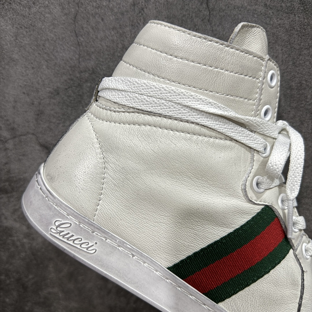 图片[7]-【佛山超A版】Gucci SS26 Demna首秀款 小羊皮高帮板 牛皮简约百搭高帮时尚板鞋 附送原装一致鞋舌仿磨环保纸垫 全套专柜包装物及配件 意大利进口超软小牛皮 同源出厂真丝绸防尘鞋套袋 原装雪梨形超软沙绒纸团 高工艺无缝细空胶技术 贴楦误差0.05mm 鞋底采用固特异内外锁死工艺 最大限度弯折永不开胶 原鞋一致效果环保无味 产品细节经典低帮运动鞋采用 Gucci 标志性的金色蜜蜂刺绣 与标志织带形成对比 白色皮革 配以绿红绿织带和金线蜜蜂刺绣一只鞋后饰有红色水蛇皮细节 另一只鞋后饰绿色水蛇皮细节 橡胶鞋底 尺码： 39 40 41 42 43 44 45-选品中心