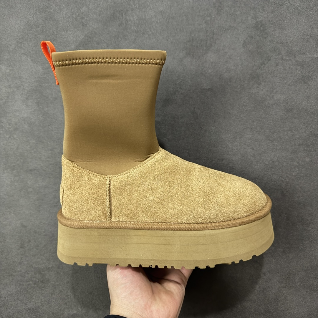 【X1版本】UGG 铅笔靴长筒 5cm厚底 长筒 小红书爆款 广州外贸大厂生产 鞋头到鞋垫真羊皮毛一体 独立外盒包装 芯片 带防水工艺 区别市面任何版本 5cm厚底 独立原版开发大底 羊绒鞋垫 冬季保暖外出 家居都是很适合的选择 进年uug推出款式系列 局部偏向年轻消费者喜好 也走到时尚潮流穿搭的前沿 鞋身材质 防泼水涂层翻毛皮鞋面 17毫米UGGPURE™植入式羊毛内底 轻便防滑舒适橡胶外底 带有品牌LOGO商标 带全套包装 货号:W/1144031 尺码: 35 36 37 38 39 40 编码:HHB280290-选品中心