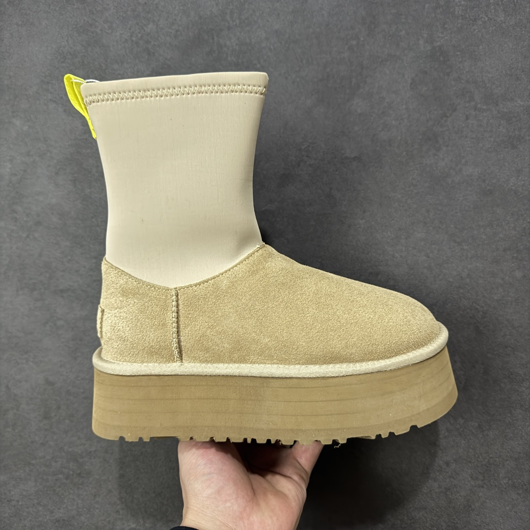 【X1版本】UGG 铅笔靴长筒 5cm厚底 长筒 小红书爆款 广州外贸大厂生产 鞋头到鞋垫真羊皮毛一体 独立外盒包装 芯片 带防水工艺 区别市面任何版本 5cm厚底 独立原版开发大底 羊绒鞋垫 冬季保暖外出 家居都是很适合的选择 进年uug推出款式系列 局部偏向年轻消费者喜好 也走到时尚潮流穿搭的前沿 鞋身材质 防泼水涂层翻毛皮鞋面 17毫米UGGPURE™植入式羊毛内底 轻便防滑舒适橡胶外底 带有品牌LOGO商标 带全套包装 货号:W/1144031 尺码: 35 36 37 38 39 40 编码:HHB280290-选品中心