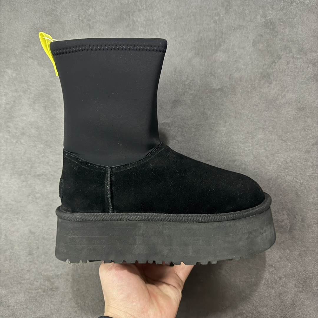 【X1版本】UGG 铅笔靴长筒 5cm厚底 长筒 小红书爆款 广州外贸大厂生产 鞋头到鞋垫真羊皮毛一体 独立外盒包装 芯片 带防水工艺 区别市面任何版本 5cm厚底 独立原版开发大底 羊绒鞋垫 冬季保暖外出 家居都是很适合的选择 进年uug推出款式系列 局部偏向年轻消费者喜好 也走到时尚潮流穿搭的前沿 鞋身材质 防泼水涂层翻毛皮鞋面 17毫米UGGPURE™植入式羊毛内底 轻便防滑舒适橡胶外底 带有品牌LOGO商标 带全套包装 货号:W/1144031 尺码: 35 36 37 38 39 40 编码:HHB280290-选品中心