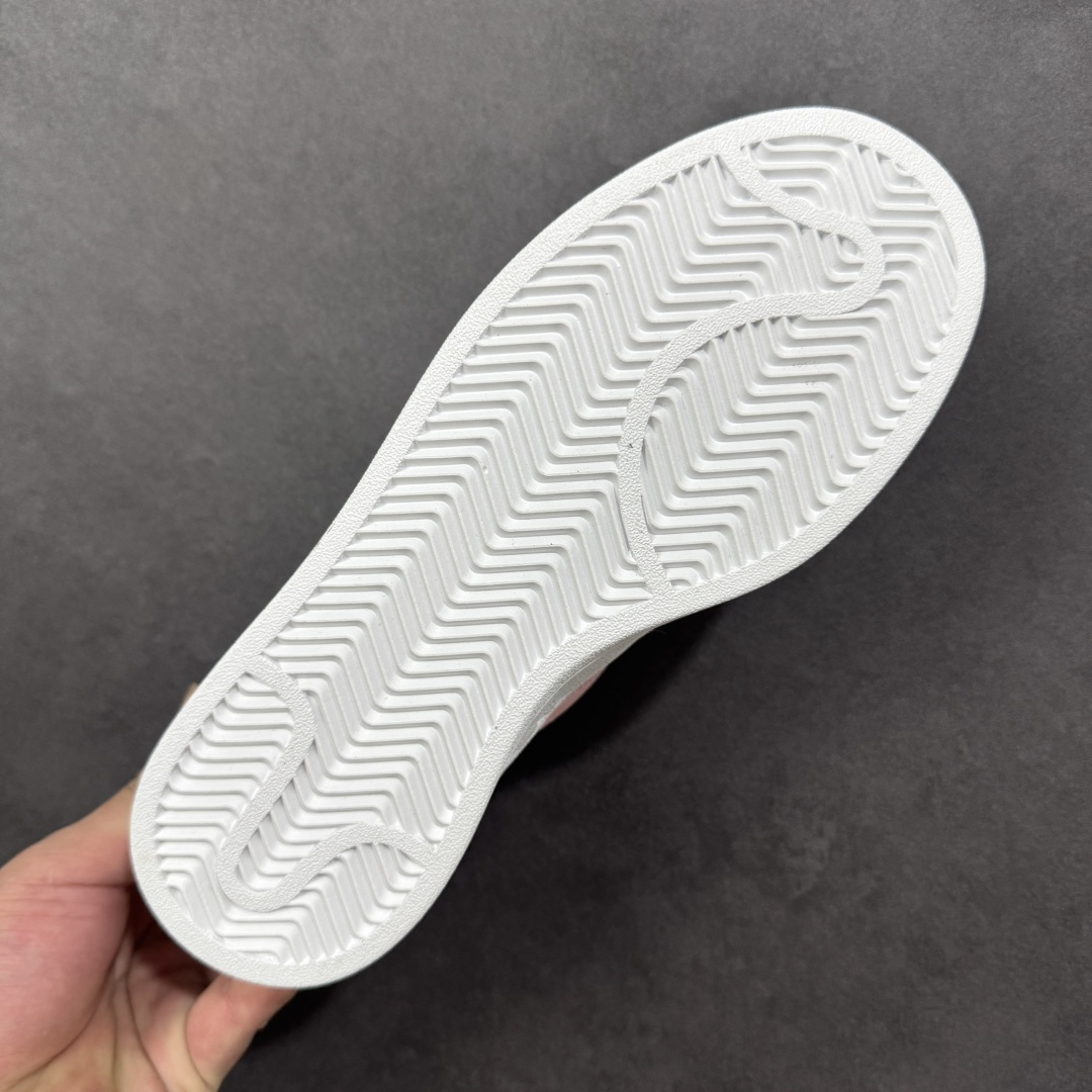 图片[9]-【福利版】Ad Originals Campus 00s 学院系列面包风复古休闲运动板鞋 #鞋款以经典复古鞋型 Campus 为蓝本打造全新面包鞋，鞋身采用绒面皮料搭配常规皮革，质感上还是延续了经典 Campus 的设计。鞋舌填充更加饱满，让鞋款整体看起来更加圆润，鞋舌还加入了与以往 Campus 不同的全新三叶草 Logo，令造型更具千禧气息。 货号：ID3171 尺码：36 36.5 37 38 38.5 39 40-选品中心