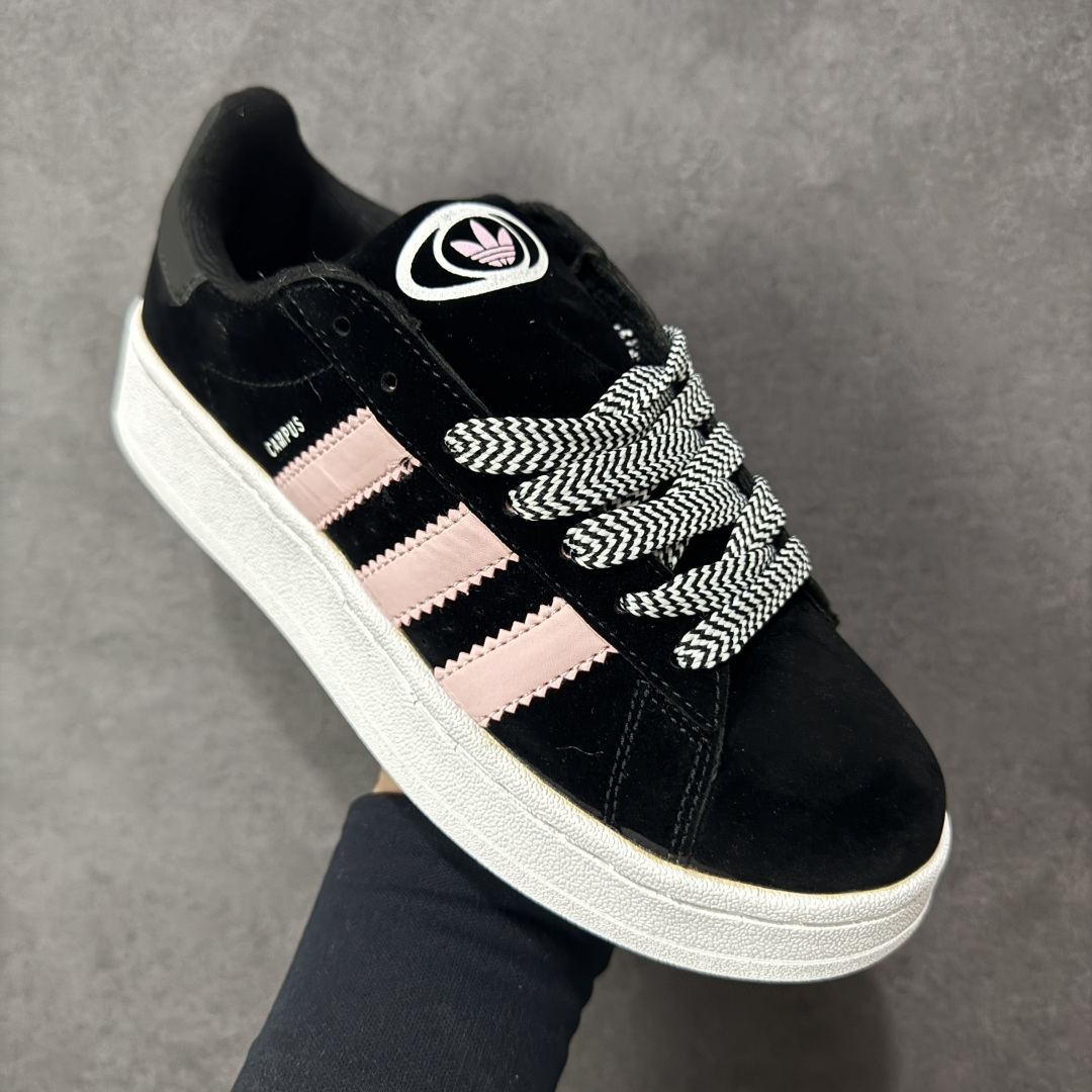 图片[3]-【福利版】Ad Originals Campus 00s 学院系列面包风复古休闲运动板鞋 #鞋款以经典复古鞋型 Campus 为蓝本打造全新面包鞋，鞋身采用绒面皮料搭配常规皮革，质感上还是延续了经典 Campus 的设计。鞋舌填充更加饱满，让鞋款整体看起来更加圆润，鞋舌还加入了与以往 Campus 不同的全新三叶草 Logo，令造型更具千禧气息。 货号：ID3171 尺码：36 36.5 37 38 38.5 39 40-选品中心