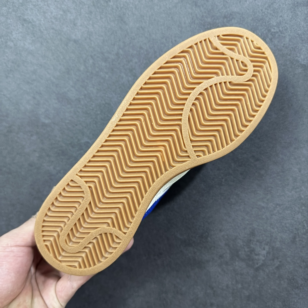 图片[9]-【福利版】Ad Originals Campus 00s 学院系列面包风复古休闲运动板鞋 #鞋款以经典复古鞋型 Campus 为蓝本打造全新面包鞋，鞋身采用绒面皮料搭配常规皮革，质感上还是延续了经典 Campus 的设计。鞋舌填充更加饱满，让鞋款整体看起来更加圆润，鞋舌还加入了与以往 Campus 不同的全新三叶草 Logo，令造型更具千禧气息。 货号：HQ3471 尺码：36 36.5 37 38 38.5 39 40-选品中心