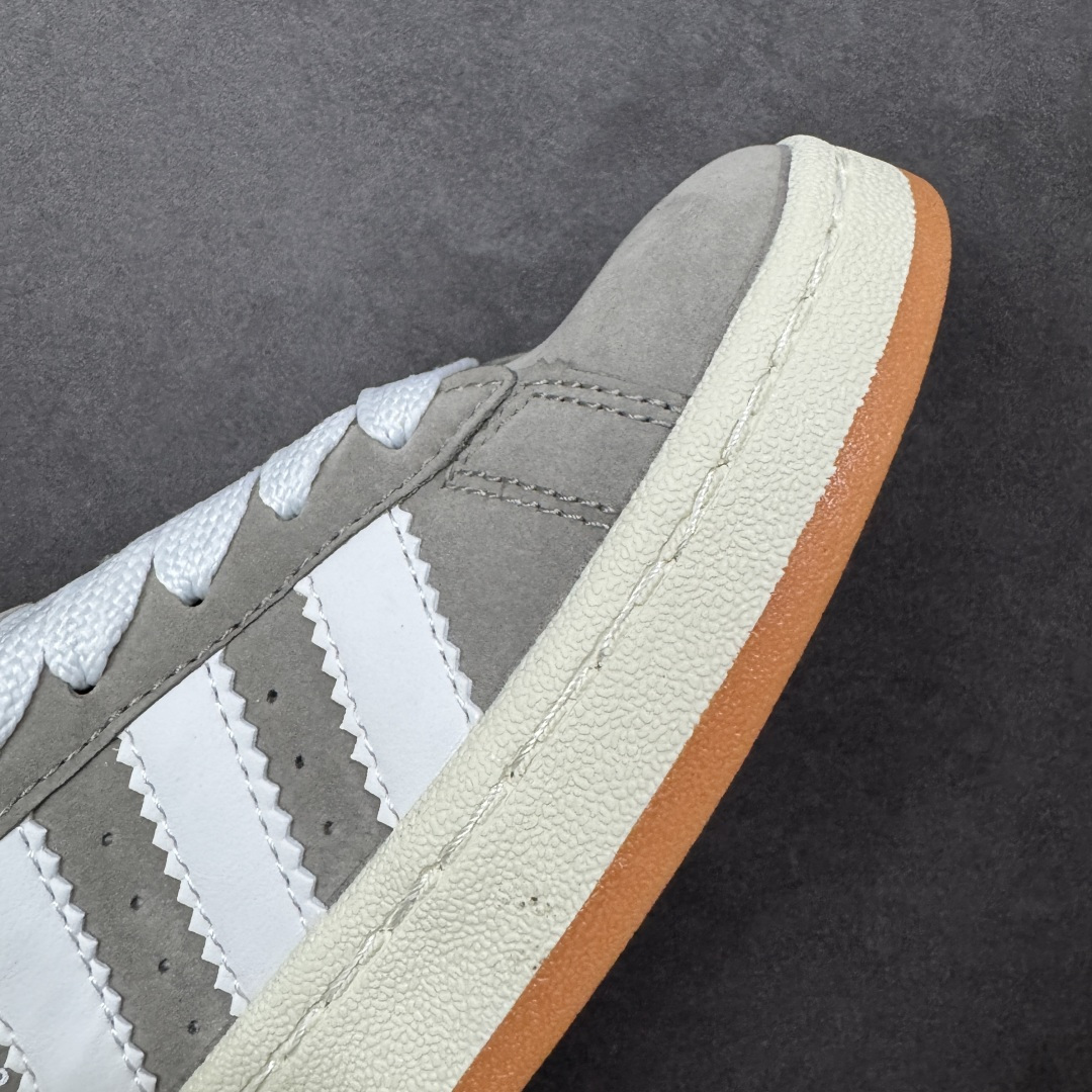 图片[5]-【福利版】Ad Originals Campus 00s 学院系列面包风复古休闲运动板鞋 #鞋款以经典复古鞋型 Campus 为蓝本打造全新面包鞋，鞋身采用绒面皮料搭配常规皮革，质感上还是延续了经典 Campus 的设计。鞋舌填充更加饱满，让鞋款整体看起来更加圆润，鞋舌还加入了与以往 Campus 不同的全新三叶草 Logo，令造型更具千禧气息。 货号：HQ8707 尺码：36 36.5 37 38 38.5 39 40-选品中心