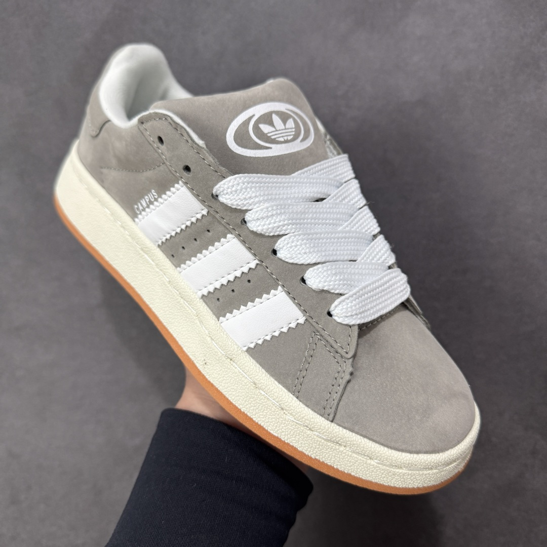 图片[3]-【福利版】Ad Originals Campus 00s 学院系列面包风复古休闲运动板鞋 #鞋款以经典复古鞋型 Campus 为蓝本打造全新面包鞋，鞋身采用绒面皮料搭配常规皮革，质感上还是延续了经典 Campus 的设计。鞋舌填充更加饱满，让鞋款整体看起来更加圆润，鞋舌还加入了与以往 Campus 不同的全新三叶草 Logo，令造型更具千禧气息。 货号：HQ8707 尺码：36 36.5 37 38 38.5 39 40-选品中心