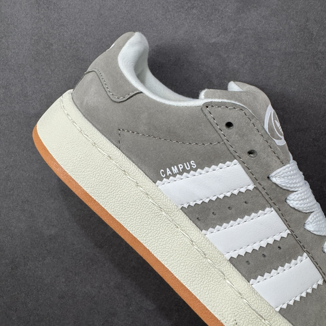 图片[6]-【福利版】Ad Originals Campus 00s 学院系列面包风复古休闲运动板鞋 #鞋款以经典复古鞋型 Campus 为蓝本打造全新面包鞋，鞋身采用绒面皮料搭配常规皮革，质感上还是延续了经典 Campus 的设计。鞋舌填充更加饱满，让鞋款整体看起来更加圆润，鞋舌还加入了与以往 Campus 不同的全新三叶草 Logo，令造型更具千禧气息。 货号：HQ8707 尺码：36 36.5 37 38 38.5 39 40-选品中心