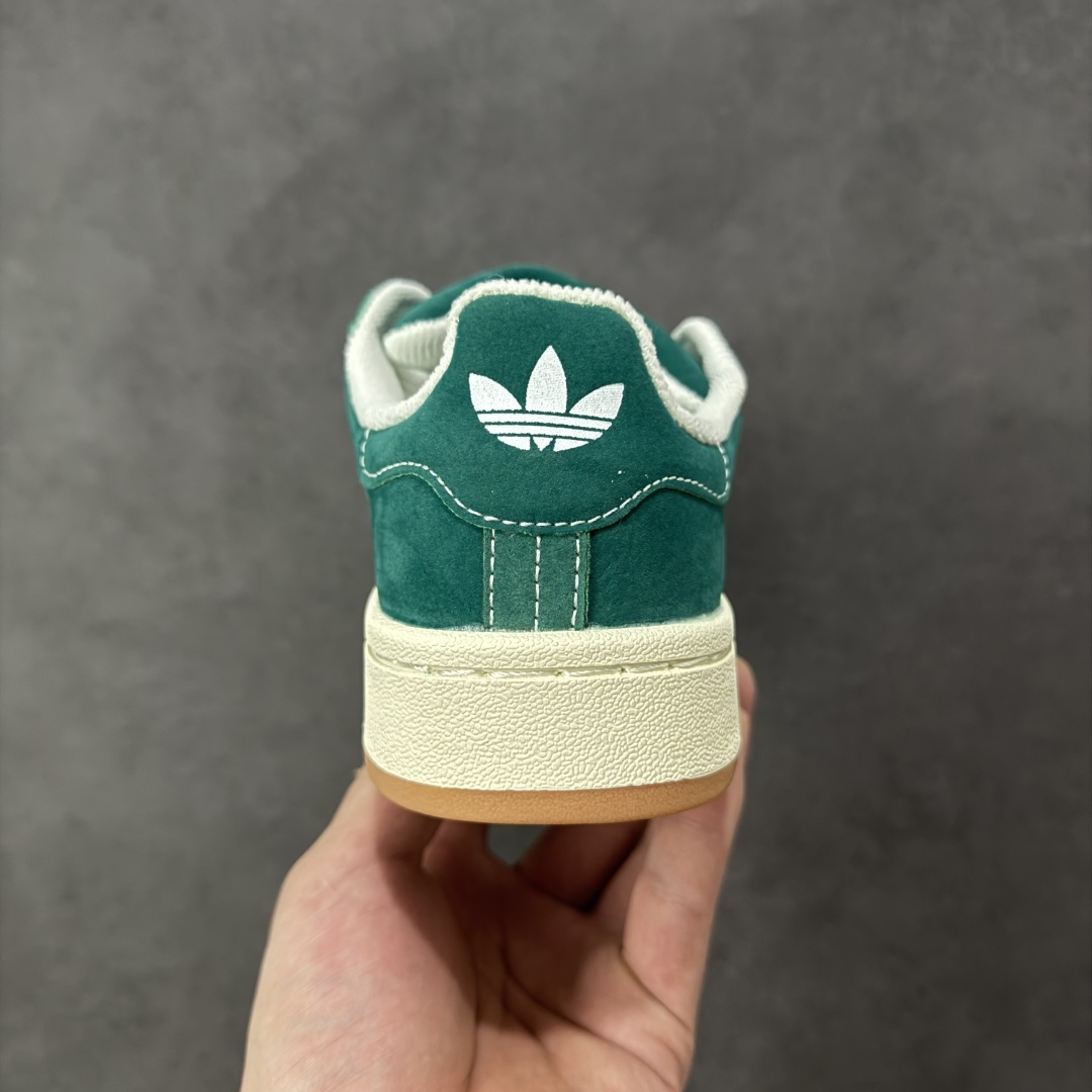 图片[4]-【福利版】Ad Originals Campus 00s 学院系列面包风复古休闲运动板鞋 #鞋款以经典复古鞋型 Campus 为蓝本打造全新面包鞋，鞋身采用绒面皮料搭配常规皮革，质感上还是延续了经典 Campus 的设计。鞋舌填充更加饱满，让鞋款整体看起来更加圆润，鞋舌还加入了与以往 Campus 不同的全新三叶草 Logo，令造型更具千禧气息。 货号：HQ3472 尺码：36 36.5 37 38 38.5 39 40-选品中心