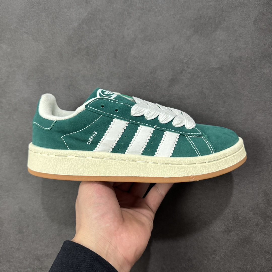 【福利版】Ad Originals Campus 00s 学院系列面包风复古休闲运动板鞋 #鞋款以经典复古鞋型 Campus 为蓝本打造全新面包鞋,鞋身采用绒面皮料搭配常规皮革,质感上还是延续了经典 Campus 的设计。鞋舌填充更加饱满,让鞋款整体看起来更加圆润,鞋舌还加入了与以往 Campus 不同的全新三叶草 Logo,令造型更具千禧气息。 货号:HQ3472 尺码:36 36.5 37 38 38.5 39 40-选品中心