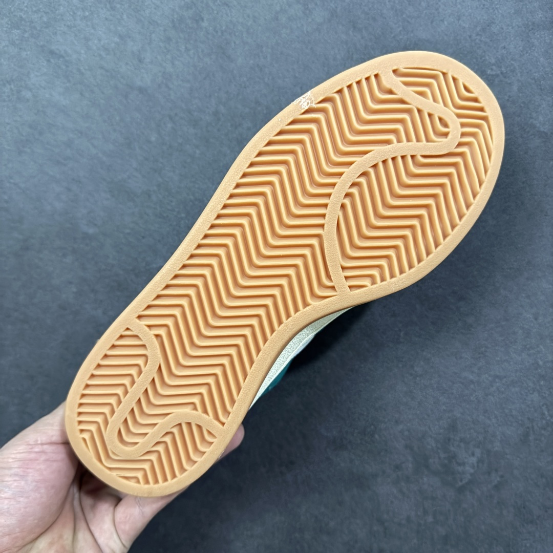 图片[9]-【福利版】Ad Originals Campus 00s 学院系列面包风复古休闲运动板鞋 #鞋款以经典复古鞋型 Campus 为蓝本打造全新面包鞋，鞋身采用绒面皮料搭配常规皮革，质感上还是延续了经典 Campus 的设计。鞋舌填充更加饱满，让鞋款整体看起来更加圆润，鞋舌还加入了与以往 Campus 不同的全新三叶草 Logo，令造型更具千禧气息。 货号：HQ3472 尺码：36 36.5 37 38 38.5 39 40-选品中心