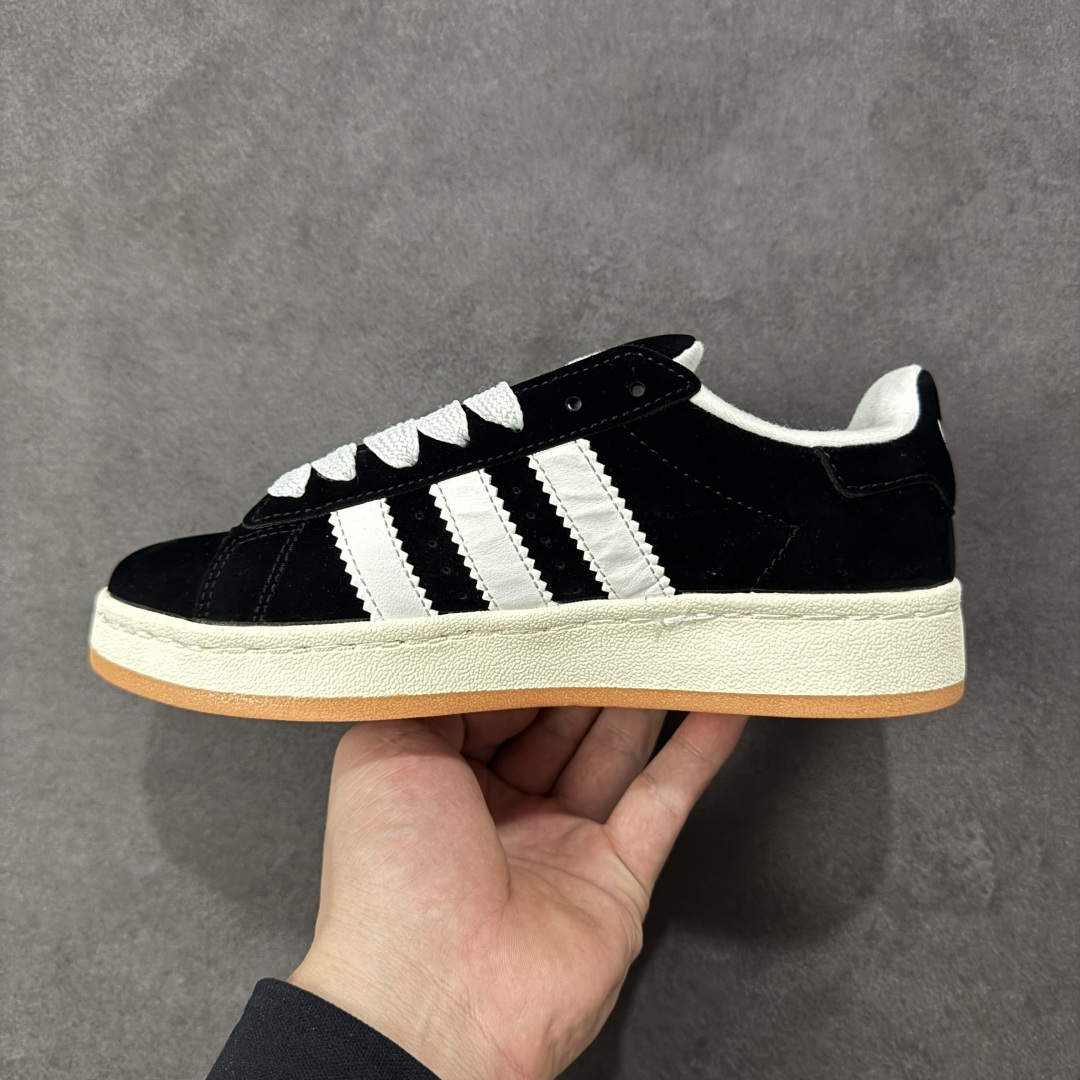 图片[2]-【福利版】Ad Originals Campus 00s 学院系列面包风复古休闲运动板鞋 #鞋款以经典复古鞋型 Campus 为蓝本打造全新面包鞋，鞋身采用绒面皮料搭配常规皮革，质感上还是延续了经典 Campus 的设计。鞋舌填充更加饱满，让鞋款整体看起来更加圆润，鞋舌还加入了与以往 Campus 不同的全新三叶草 Logo，令造型更具千禧气息。 货号：HQ8708 尺码：36 36.5 37 38 38.5 39 40-选品中心