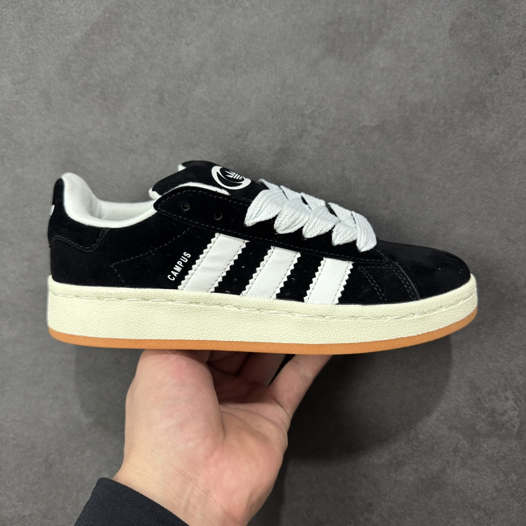 【福利版】Ad Originals Campus 00s 学院系列面包风复古休闲运动板鞋 #鞋款以经典复古鞋型 Campus 为蓝本打造全新面包鞋,鞋身采用绒面皮料搭配常规皮革,质感上还是延续了经典 Campus 的设计。鞋舌填充更加饱满,让鞋款整体看起来更加圆润,鞋舌还加入了与以往 Campus 不同的全新三叶草 Logo,令造型更具千禧气息。 货号:HQ8708 尺码:36 36.5 37 38 38.5 39 40-选品中心