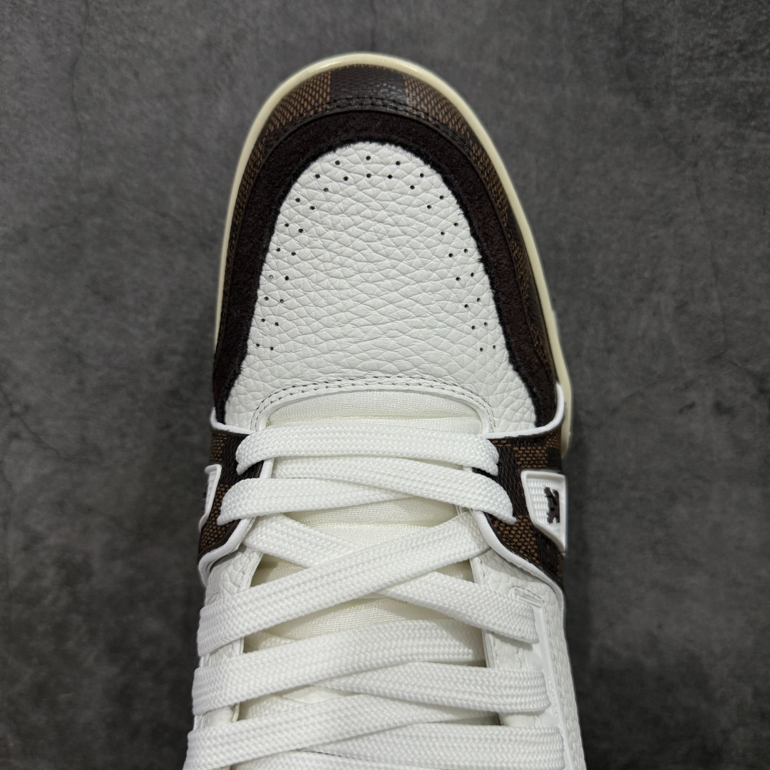 图片[5]-【莞产YS版本】Louis Vuitton Trainer lv时装走秀运动鞋 完美鞋型超高的清洁度 零毛边线头瑕疵 全套原楦原纸版原鞋开模 全网最具灵魂的版型 正确原装黄色鞋盒 正确中底印花 鞋面印花3D高频深度立体 全鞋电脑针车 紧密相连 针距密度一致 环保乳胶注塑鞋垫 厚度脚感还原原版 皮面裁剪部位 统一油边封口工艺 原装橡胶大底含胶量大底组合零偏差 专柜全套包装 防尘袋 说明书 质保卡 男女鞋 尺码： 38 39 40 41 42 43 44 45-选品中心