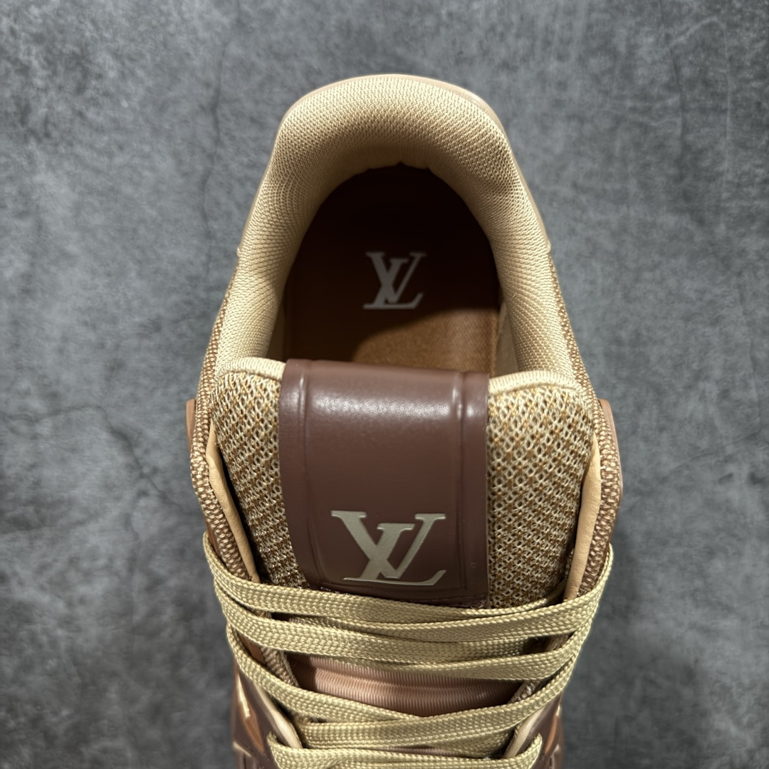 图片[8]-【莞产YS版本】Louis Vuitton Trainer lv时装走秀运动鞋 完美鞋型超高的清洁度 零毛边线头瑕疵 全套原楦原纸版原鞋开模 全网最具灵魂的版型 正确原装黄色鞋盒 正确中底印花 鞋面印花3D高频深度立体 全鞋电脑针车 紧密相连 针距密度一致 环保乳胶注塑鞋垫 厚度脚感还原原版 皮面裁剪部位 统一油边封口工艺 原装橡胶大底含胶量大底组合零偏差 专柜全套包装 防尘袋 说明书 质保卡 男女鞋 尺码： 38 39 40 41 42 43 44 45-选品中心