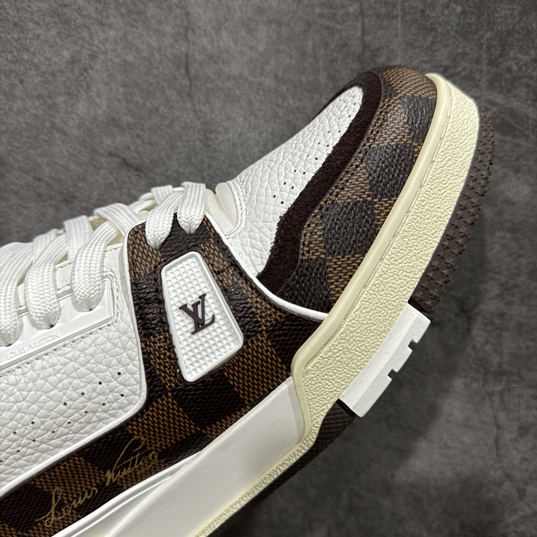 图片[6]-【莞产YS版本】Louis Vuitton Trainer lv时装走秀运动鞋 完美鞋型超高的清洁度 零毛边线头瑕疵 全套原楦原纸版原鞋开模 全网最具灵魂的版型 正确原装黄色鞋盒 正确中底印花 鞋面印花3D高频深度立体 全鞋电脑针车 紧密相连 针距密度一致 环保乳胶注塑鞋垫 厚度脚感还原原版 皮面裁剪部位 统一油边封口工艺 原装橡胶大底含胶量大底组合零偏差 专柜全套包装 防尘袋 说明书 质保卡 男女鞋 尺码： 38 39 40 41 42 43 44 45-选品中心