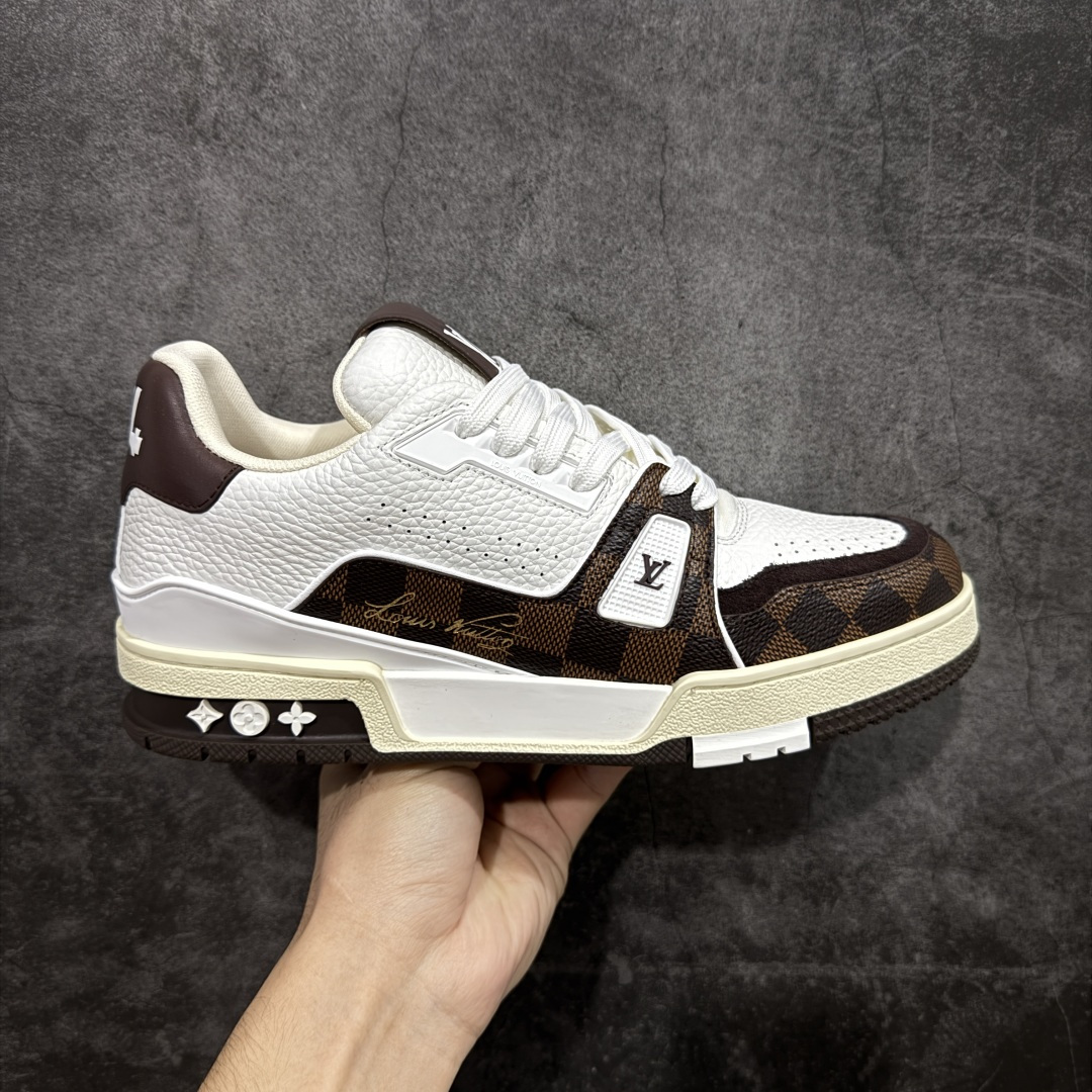 【莞产YS版本】Louis Vuitton Trainer lv时装走秀运动鞋 完美鞋型超高的清洁度 零毛边线头瑕疵 全套原楦原纸版原鞋开模 全网最具灵魂的版型 正确原装黄色鞋盒 正确中底印花 鞋面印花3D高频深度立体 全鞋电脑针车 紧密相连 针距密度一致 环保乳胶注塑鞋垫 厚度脚感还原原版 皮面裁剪部位 统一油边封口工艺 原装橡胶大底含胶量大底组合零偏差 专柜全套包装 防尘袋 说明书 质保卡 男女鞋 尺码: 38 39 40 41 42 43 44 45-选品中心