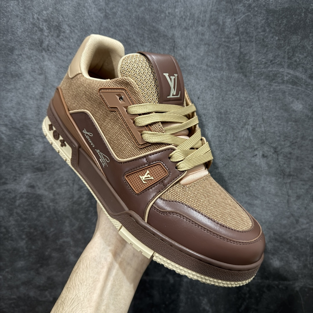 图片[3]-【莞产YS版本】Louis Vuitton Trainer lv时装走秀运动鞋 完美鞋型超高的清洁度 零毛边线头瑕疵 全套原楦原纸版原鞋开模 全网最具灵魂的版型 正确原装黄色鞋盒 正确中底印花 鞋面印花3D高频深度立体 全鞋电脑针车 紧密相连 针距密度一致 环保乳胶注塑鞋垫 厚度脚感还原原版 皮面裁剪部位 统一油边封口工艺 原装橡胶大底含胶量大底组合零偏差 专柜全套包装 防尘袋 说明书 质保卡 男女鞋 尺码： 38 39 40 41 42 43 44 45-选品中心