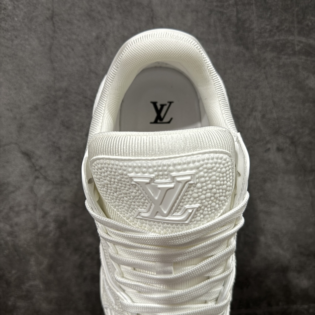 图片[8]-【莞产YS版本】Louis Vuitton Trainer lv时装走秀运动鞋 完美鞋型超高的清洁度 零毛边线头瑕疵 全套原楦原纸版原鞋开模 全网最具灵魂的版型 正确原装黄色鞋盒 正确中底印花 鞋面印花3D高频深度立体 全鞋电脑针车 紧密相连 针距密度一致 环保乳胶注塑鞋垫 厚度脚感还原原版 皮面裁剪部位 统一油边封口工艺 原装橡胶大底含胶量大底组合零偏差 专柜全套包装 防尘袋 说明书 质保卡 男女鞋 尺码： 38 39 40 41 42 43 44 45-选品中心