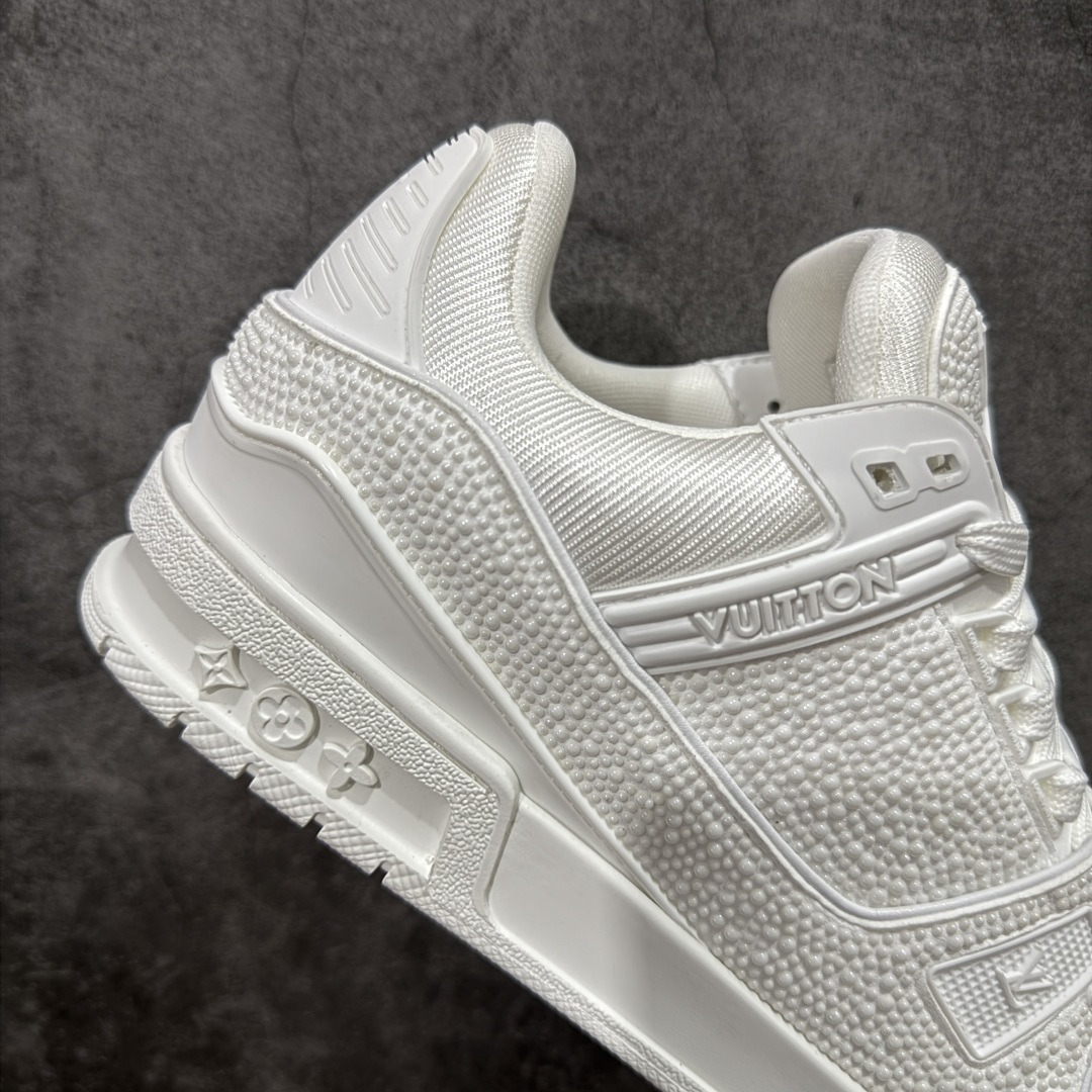 图片[7]-【莞产YS版本】Louis Vuitton Trainer lv时装走秀运动鞋 完美鞋型超高的清洁度 零毛边线头瑕疵 全套原楦原纸版原鞋开模 全网最具灵魂的版型 正确原装黄色鞋盒 正确中底印花 鞋面印花3D高频深度立体 全鞋电脑针车 紧密相连 针距密度一致 环保乳胶注塑鞋垫 厚度脚感还原原版 皮面裁剪部位 统一油边封口工艺 原装橡胶大底含胶量大底组合零偏差 专柜全套包装 防尘袋 说明书 质保卡 男女鞋 尺码： 38 39 40 41 42 43 44 45-选品中心