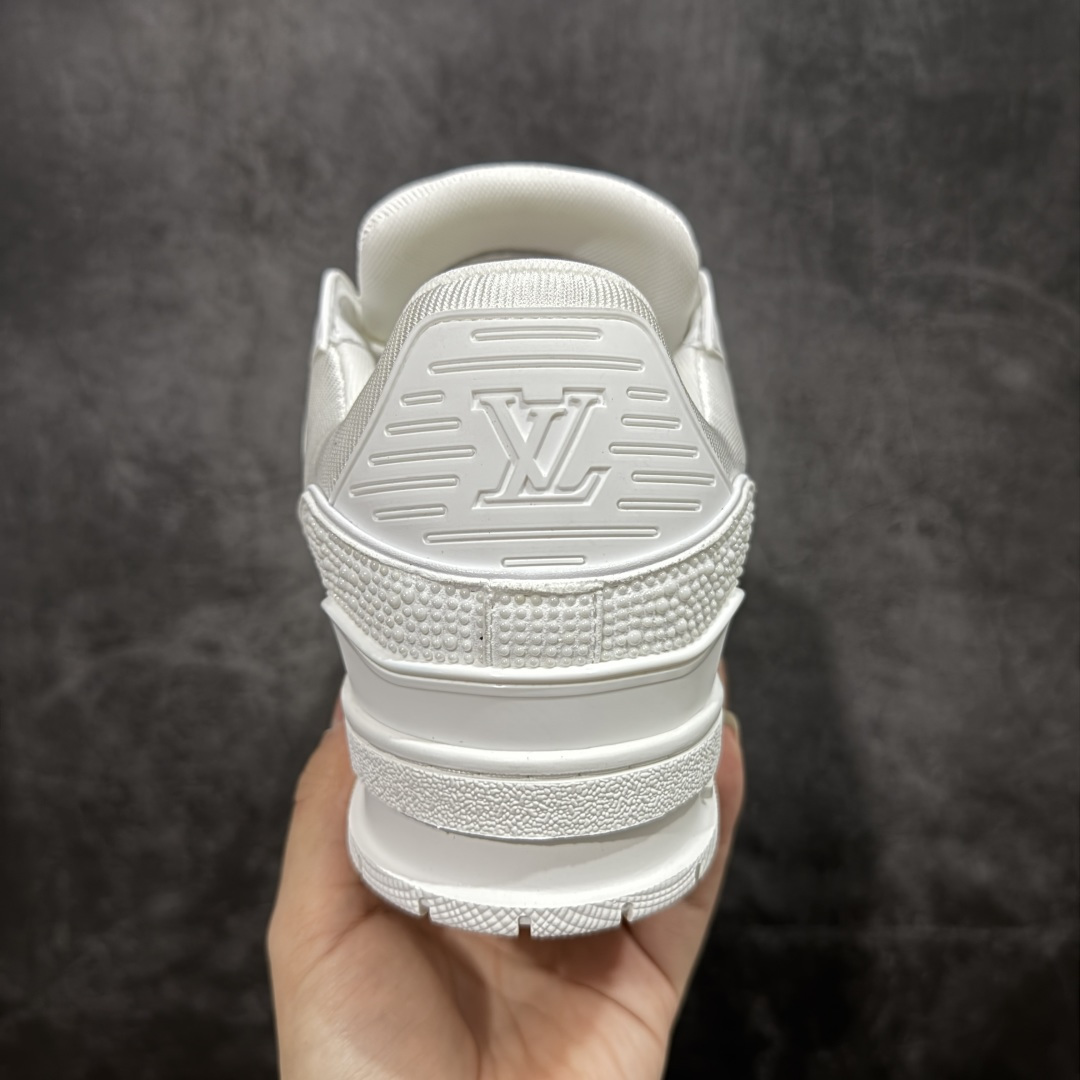 图片[4]-【莞产YS版本】Louis Vuitton Trainer lv时装走秀运动鞋 完美鞋型超高的清洁度 零毛边线头瑕疵 全套原楦原纸版原鞋开模 全网最具灵魂的版型 正确原装黄色鞋盒 正确中底印花 鞋面印花3D高频深度立体 全鞋电脑针车 紧密相连 针距密度一致 环保乳胶注塑鞋垫 厚度脚感还原原版 皮面裁剪部位 统一油边封口工艺 原装橡胶大底含胶量大底组合零偏差 专柜全套包装 防尘袋 说明书 质保卡 男女鞋 尺码： 38 39 40 41 42 43 44 45-选品中心