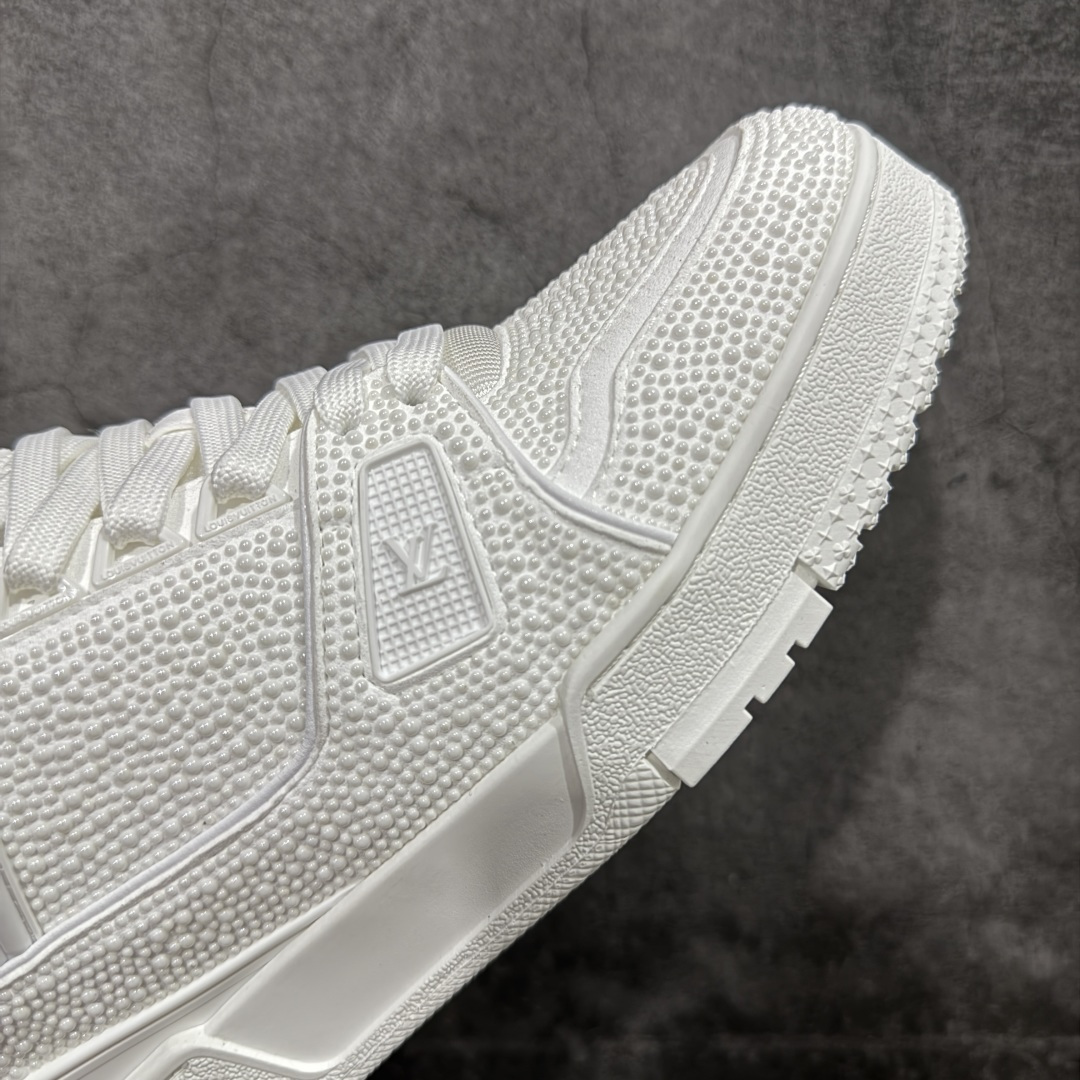 图片[6]-【莞产YS版本】Louis Vuitton Trainer lv时装走秀运动鞋 完美鞋型超高的清洁度 零毛边线头瑕疵 全套原楦原纸版原鞋开模 全网最具灵魂的版型 正确原装黄色鞋盒 正确中底印花 鞋面印花3D高频深度立体 全鞋电脑针车 紧密相连 针距密度一致 环保乳胶注塑鞋垫 厚度脚感还原原版 皮面裁剪部位 统一油边封口工艺 原装橡胶大底含胶量大底组合零偏差 专柜全套包装 防尘袋 说明书 质保卡 男女鞋 尺码： 38 39 40 41 42 43 44 45-选品中心