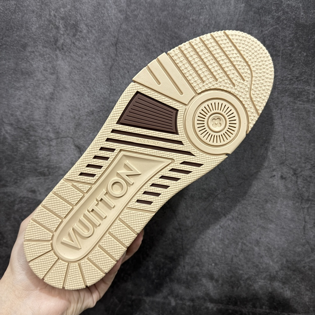 图片[9]-【莞产YS版本】Louis Vuitton Trainer lv时装走秀运动鞋 完美鞋型超高的清洁度 零毛边线头瑕疵 全套原楦原纸版原鞋开模 全网最具灵魂的版型 正确原装黄色鞋盒 正确中底印花 鞋面印花3D高频深度立体 全鞋电脑针车 紧密相连 针距密度一致 环保乳胶注塑鞋垫 厚度脚感还原原版 皮面裁剪部位 统一油边封口工艺 原装橡胶大底含胶量大底组合零偏差 专柜全套包装 防尘袋 说明书 质保卡 男女鞋 尺码： 38 39 40 41 42 43 44 45-选品中心