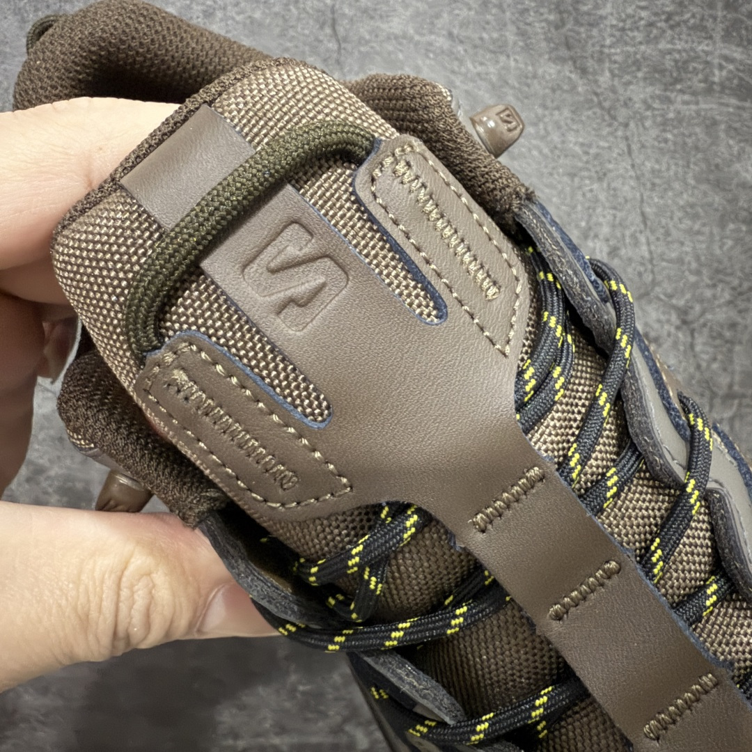 图片[6]-【巅峰版】SALOMON萨洛蒙 ODYSSEY ELMT LOW LTR 柔软舒适 耐磨透气轻便 低帮 生活休闲鞋 男女同款 雷军同款 棕色 476757 纯原外贸平台特供订单 耗时半年巨作 全套原纸板楦头开发 原厂特供网布配套加持 确保原汁原味 完美呈现版型 原档数据独家私模五层组合大底 原装Ortholite轻量化鞋垫 中底布带钢印编号 原厂TPU锁扣 进口港宝加持 后跟自然饱满 还原公司包裹性 鞋面以“锯齿”状的包裹系统呈现 在基色底之下加入了各种色点缀 将公司的最新技术和时尚前卫的造型融入耐用的长跑款式中 鞋面由 TPU 薄膜制成 并焊接在高耐磨网眼上 使其既时尚又坚固 由 ACS底盘支撑 可增强稳定性和支撑力 以及由橡胶凸耳 Contragrip外底覆盖的 EVA 缓冲中底 旨在应对崎岖的地形 鞋舌上的彩色Salomon 标签、Quicklace 系统以及鞋头、鞋舌和鞋跟上的附加品牌使细节更加完美 让穿着者可以轻松驾驭户外与通勤下的任何运动生活场景 无缝鞋身户外随意纵横 颜值与脚感兼备 出街通勤 绝对非常吸睛 你值得拥有 尺码：36 36.5 37.5 38 38.5 39 40 40.5 41 42 42.5 43 44 44.5 45-选品中心