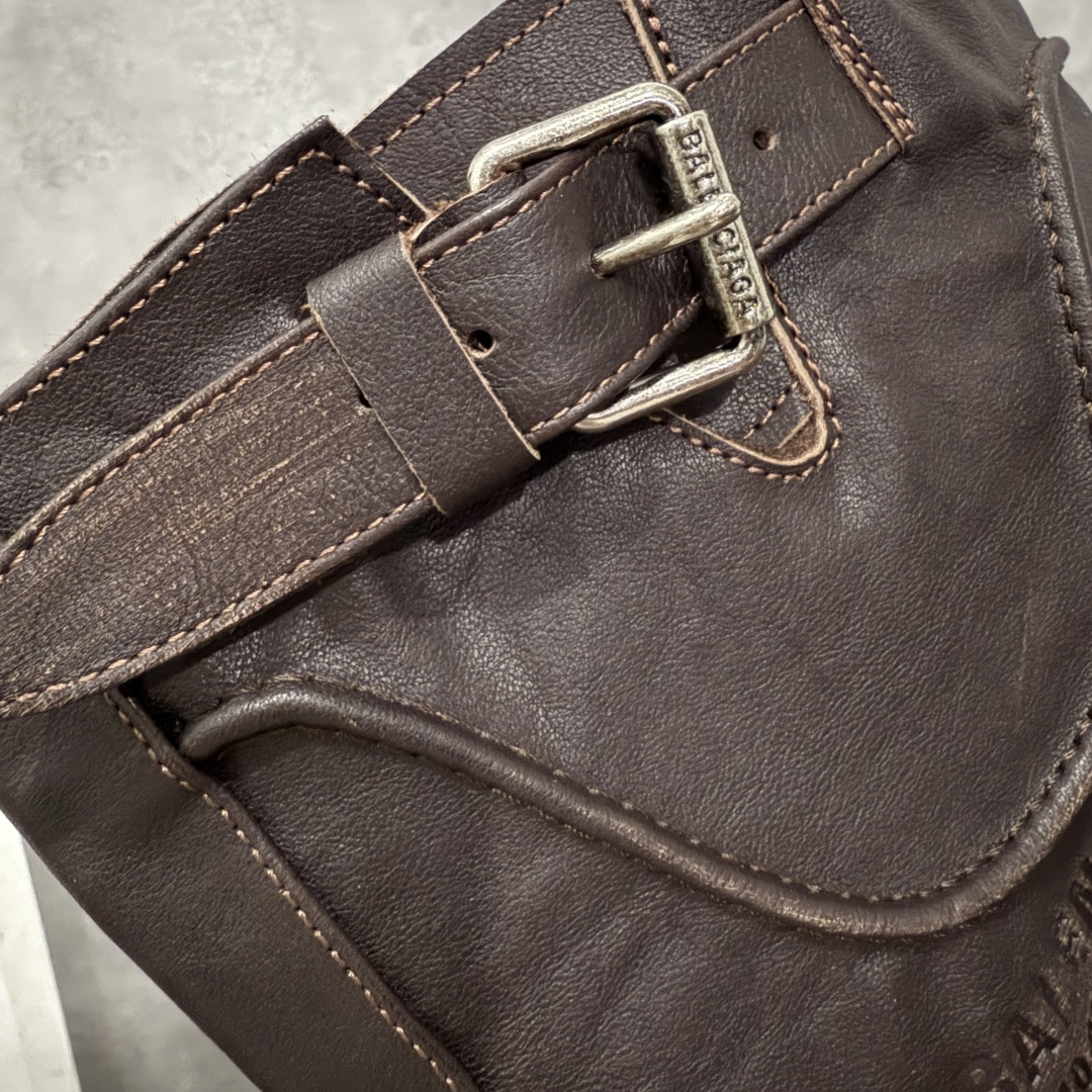 图片[5]-【广东纯原版本】Balenciaga 25新款酷飒毒液靴✨ 酷飒出街，超有个性，独特翻折设计，个性又前卫，金属扣点缀，酷感十足😘又美又飒，无论是日常出街还是时尚派对🎉它都是吸睛利器💯 对版甄选牛皮面料，羊皮内里，私模耐磨防滑橡胶大底 尺码：35-44-选品中心