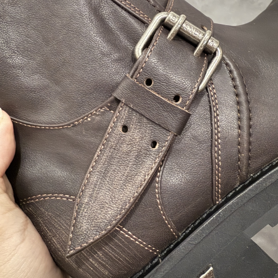 图片[3]-【广东纯原版本】Balenciaga 25新款酷飒毒液靴✨ 酷飒出街，超有个性，独特翻折设计，个性又前卫，金属扣点缀，酷感十足😘又美又飒，无论是日常出街还是时尚派对🎉它都是吸睛利器💯 对版甄选牛皮面料，羊皮内里，私模耐磨防滑橡胶大底 尺码：35-44-选品中心