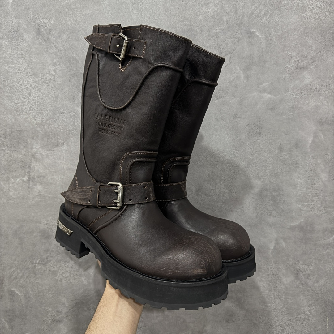 【广东纯原版本】Balenciaga 25新款酷飒毒液靴✨ 酷飒出街,超有个性,独特翻折设计,个性又前卫,金属扣点缀,酷感十足😘又美又飒,无论是日常出街还是时尚派对🎉它都是吸睛利器💯 对版甄选牛皮面料,羊皮内里,私模耐磨防滑橡胶大底 尺码:35-44-选品中心