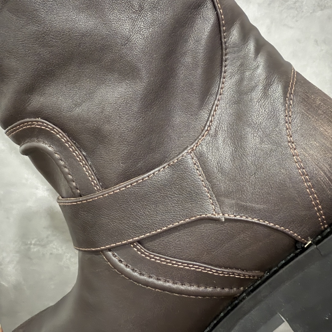 图片[9]-【广东纯原版本】Balenciaga 25新款酷飒毒液靴✨ 酷飒出街，超有个性，独特翻折设计，个性又前卫，金属扣点缀，酷感十足😘又美又飒，无论是日常出街还是时尚派对🎉它都是吸睛利器💯 对版甄选牛皮面料，羊皮内里，私模耐磨防滑橡胶大底 尺码：35-44-选品中心