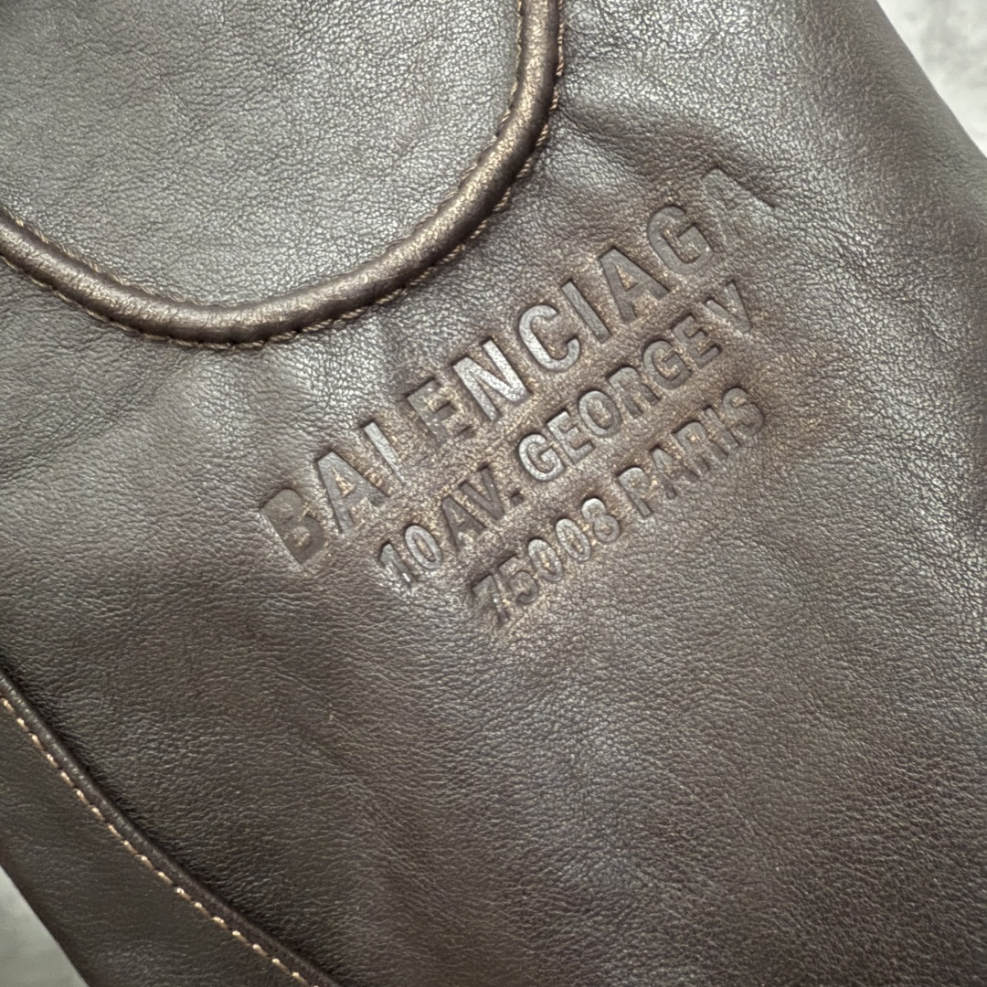 图片[4]-【广东纯原版本】Balenciaga 25新款酷飒毒液靴✨ 酷飒出街，超有个性，独特翻折设计，个性又前卫，金属扣点缀，酷感十足😘又美又飒，无论是日常出街还是时尚派对🎉它都是吸睛利器💯 对版甄选牛皮面料，羊皮内里，私模耐磨防滑橡胶大底 尺码：35-44-选品中心