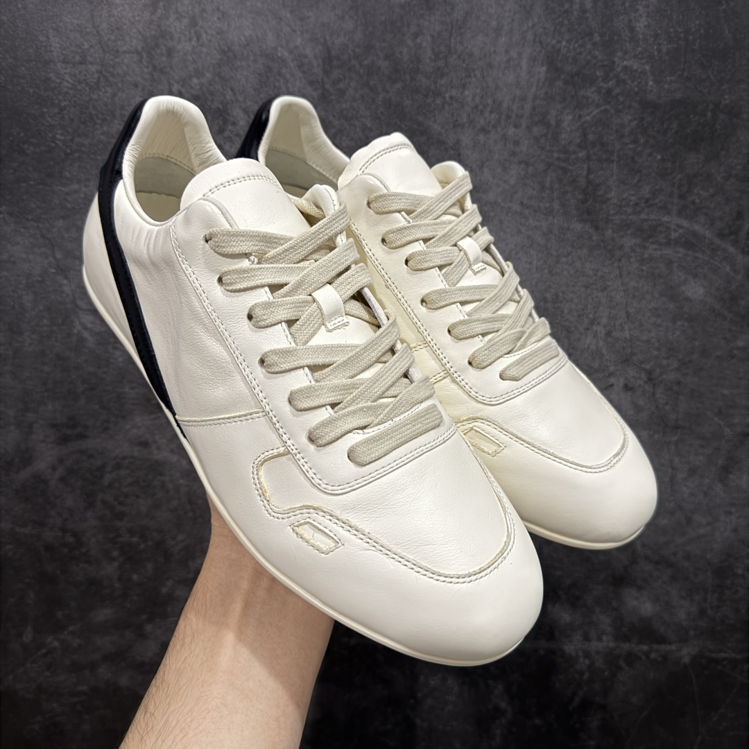 【佛山超A版】2025 Rick Owens Minimal 欧文斯新款情侣款复古板鞋黑暗系 休闲运动鞋 原版购入开发 做货 掌握时尚的默契，采用全粒面小牛皮，散发出品质与独特设计的高级光芒。每一寸的小牛皮，都是奢华的代名词，触感柔软，充满贵族气息。这不仅仅是一款材质，更是对时尚品位的完美追求。搭配你的潮流穿搭，瞬间让整体品质提升。 鞋面：原版定制进口反绒皮➕粒面小牛皮 内里：进口丝绸羊皮 大底：原版开模橡胶大底 尺码：39-45-选品中心