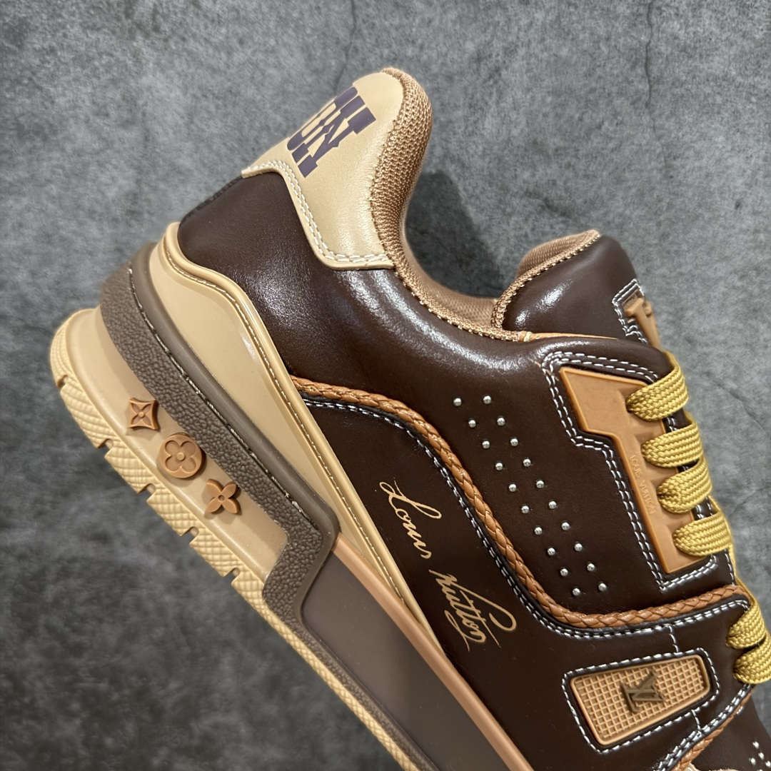 图片[7]-【莞产YS版本】Louis Vuitton Trainer lv时装走秀运动鞋 完美鞋型超高的清洁度 零毛边线头瑕疵 全套原楦原纸版原鞋开模 全网最具灵魂的版型 正确原装黄色鞋盒 正确中底印花 鞋面印花3D高频深度立体 全鞋电脑针车 紧密相连 针距密度一致 环保乳胶注塑鞋垫 厚度脚感还原原版 皮面裁剪部位 统一油边封口工艺 原装橡胶大底含胶量大底组合零偏差 专柜全套包装 防尘袋 说明书 质保卡 男女鞋 尺码： 39 40 41 42 43 44 45-选品中心