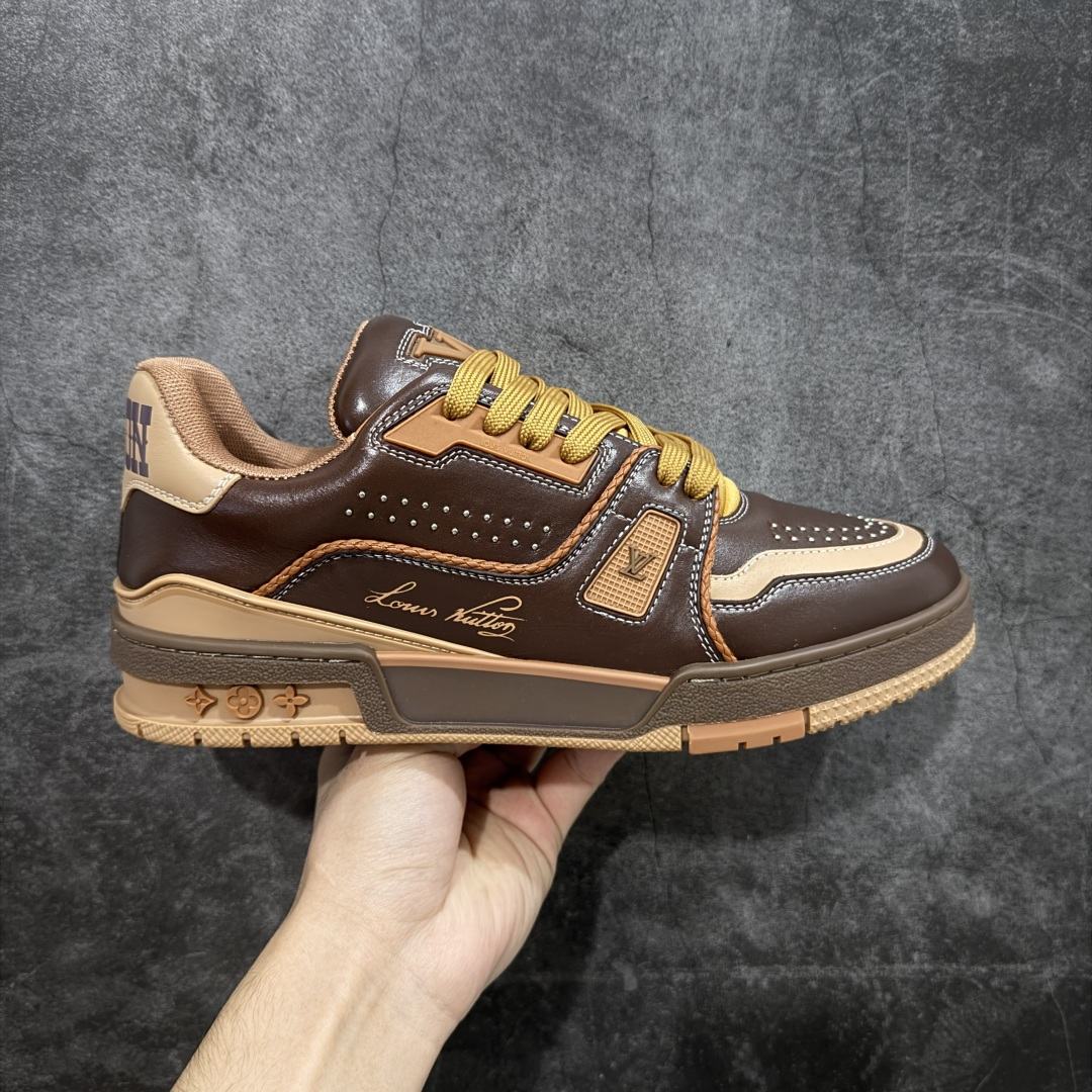 【莞产YS版本】Louis Vuitton Trainer lv时装走秀运动鞋 完美鞋型超高的清洁度 零毛边线头瑕疵 全套原楦原纸版原鞋开模 全网最具灵魂的版型 正确原装黄色鞋盒 正确中底印花 鞋面印花3D高频深度立体 全鞋电脑针车 紧密相连 针距密度一致 环保乳胶注塑鞋垫 厚度脚感还原原版 皮面裁剪部位 统一油边封口工艺 原装橡胶大底含胶量大底组合零偏差 专柜全套包装 防尘袋 说明书 质保卡 男女鞋 尺码: 39 40 41 42 43 44 45-选品中心