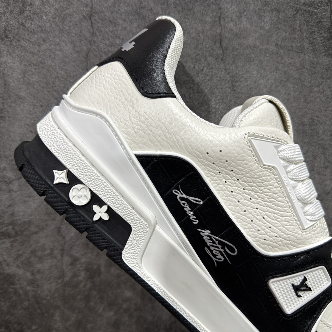 图片[7]-【莞产YS版本】Louis Vuitton Trainer lv时装走秀运动鞋 完美鞋型超高的清洁度 零毛边线头瑕疵 全套原楦原纸版原鞋开模 全网最具灵魂的版型 正确原装黄色鞋盒 正确中底印花 鞋面印花3D高频深度立体 全鞋电脑针车 紧密相连 针距密度一致 环保乳胶注塑鞋垫 厚度脚感还原原版 皮面裁剪部位 统一油边封口工艺 原装橡胶大底含胶量大底组合零偏差 专柜全套包装 防尘袋 说明书 质保卡 男女鞋 尺码： 39 40 41 42 43 44 45-选品中心