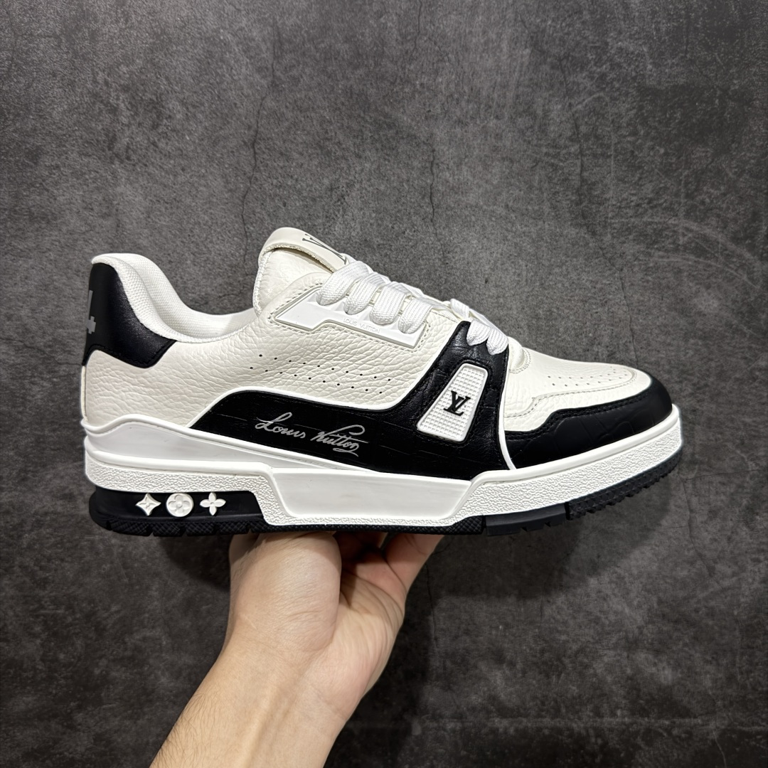 【莞产YS版本】Louis Vuitton Trainer lv时装走秀运动鞋 完美鞋型超高的清洁度 零毛边线头瑕疵 全套原楦原纸版原鞋开模 全网最具灵魂的版型 正确原装黄色鞋盒 正确中底印花 鞋面印花3D高频深度立体 全鞋电脑针车 紧密相连 针距密度一致 环保乳胶注塑鞋垫 厚度脚感还原原版 皮面裁剪部位 统一油边封口工艺 原装橡胶大底含胶量大底组合零偏差 专柜全套包装 防尘袋 说明书 质保卡 男女鞋 尺码: 39 40 41 42 43 44 45-选品中心