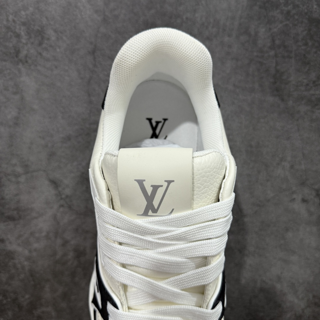 图片[8]-【莞产YS版本】Louis Vuitton Trainer lv时装走秀运动鞋 完美鞋型超高的清洁度 零毛边线头瑕疵 全套原楦原纸版原鞋开模 全网最具灵魂的版型 正确原装黄色鞋盒 正确中底印花 鞋面印花3D高频深度立体 全鞋电脑针车 紧密相连 针距密度一致 环保乳胶注塑鞋垫 厚度脚感还原原版 皮面裁剪部位 统一油边封口工艺 原装橡胶大底含胶量大底组合零偏差 专柜全套包装 防尘袋 说明书 质保卡 男女鞋 尺码： 39 40 41 42 43 44 45-选品中心