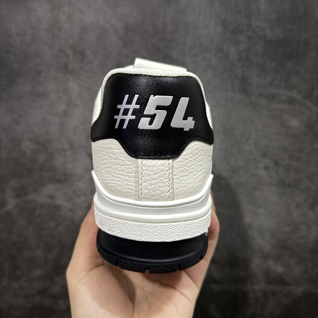 图片[4]-【莞产YS版本】Louis Vuitton Trainer lv时装走秀运动鞋 完美鞋型超高的清洁度 零毛边线头瑕疵 全套原楦原纸版原鞋开模 全网最具灵魂的版型 正确原装黄色鞋盒 正确中底印花 鞋面印花3D高频深度立体 全鞋电脑针车 紧密相连 针距密度一致 环保乳胶注塑鞋垫 厚度脚感还原原版 皮面裁剪部位 统一油边封口工艺 原装橡胶大底含胶量大底组合零偏差 专柜全套包装 防尘袋 说明书 质保卡 男女鞋 尺码： 39 40 41 42 43 44 45-选品中心