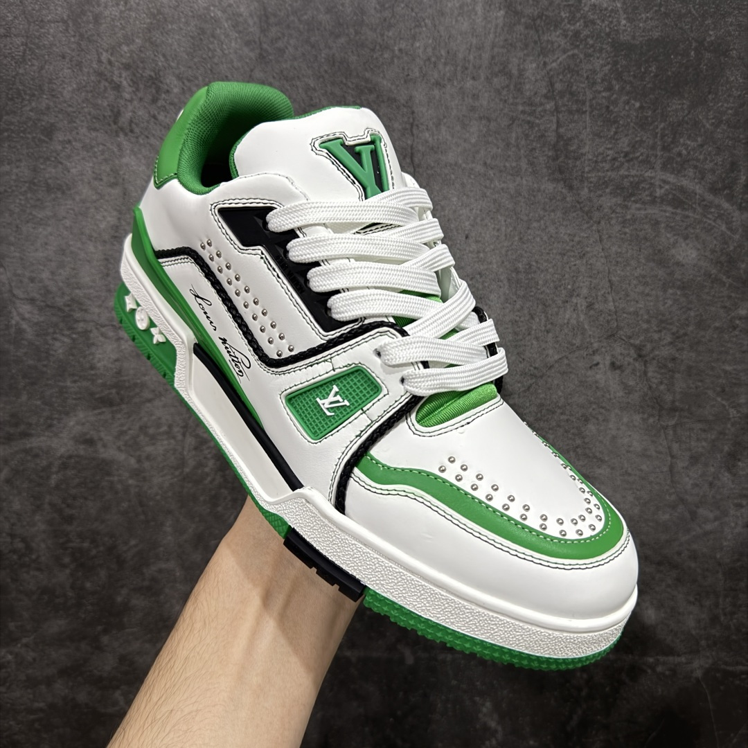 图片[3]-【莞产YS版本】Louis Vuitton Trainer lv时装走秀运动鞋 完美鞋型超高的清洁度 零毛边线头瑕疵 全套原楦原纸版原鞋开模 全网最具灵魂的版型 正确原装黄色鞋盒 正确中底印花 鞋面印花3D高频深度立体 全鞋电脑针车 紧密相连 针距密度一致 环保乳胶注塑鞋垫 厚度脚感还原原版 皮面裁剪部位 统一油边封口工艺 原装橡胶大底含胶量大底组合零偏差 专柜全套包装 防尘袋 说明书 质保卡 男女鞋 尺码： 39 40 41 42 43 44 45-选品中心