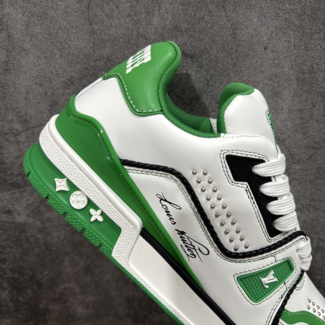 图片[7]-【莞产YS版本】Louis Vuitton Trainer lv时装走秀运动鞋 完美鞋型超高的清洁度 零毛边线头瑕疵 全套原楦原纸版原鞋开模 全网最具灵魂的版型 正确原装黄色鞋盒 正确中底印花 鞋面印花3D高频深度立体 全鞋电脑针车 紧密相连 针距密度一致 环保乳胶注塑鞋垫 厚度脚感还原原版 皮面裁剪部位 统一油边封口工艺 原装橡胶大底含胶量大底组合零偏差 专柜全套包装 防尘袋 说明书 质保卡 男女鞋 尺码： 39 40 41 42 43 44 45-选品中心