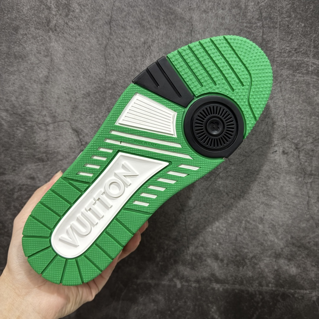 图片[9]-【莞产YS版本】Louis Vuitton Trainer lv时装走秀运动鞋 完美鞋型超高的清洁度 零毛边线头瑕疵 全套原楦原纸版原鞋开模 全网最具灵魂的版型 正确原装黄色鞋盒 正确中底印花 鞋面印花3D高频深度立体 全鞋电脑针车 紧密相连 针距密度一致 环保乳胶注塑鞋垫 厚度脚感还原原版 皮面裁剪部位 统一油边封口工艺 原装橡胶大底含胶量大底组合零偏差 专柜全套包装 防尘袋 说明书 质保卡 男女鞋 尺码： 39 40 41 42 43 44 45-选品中心