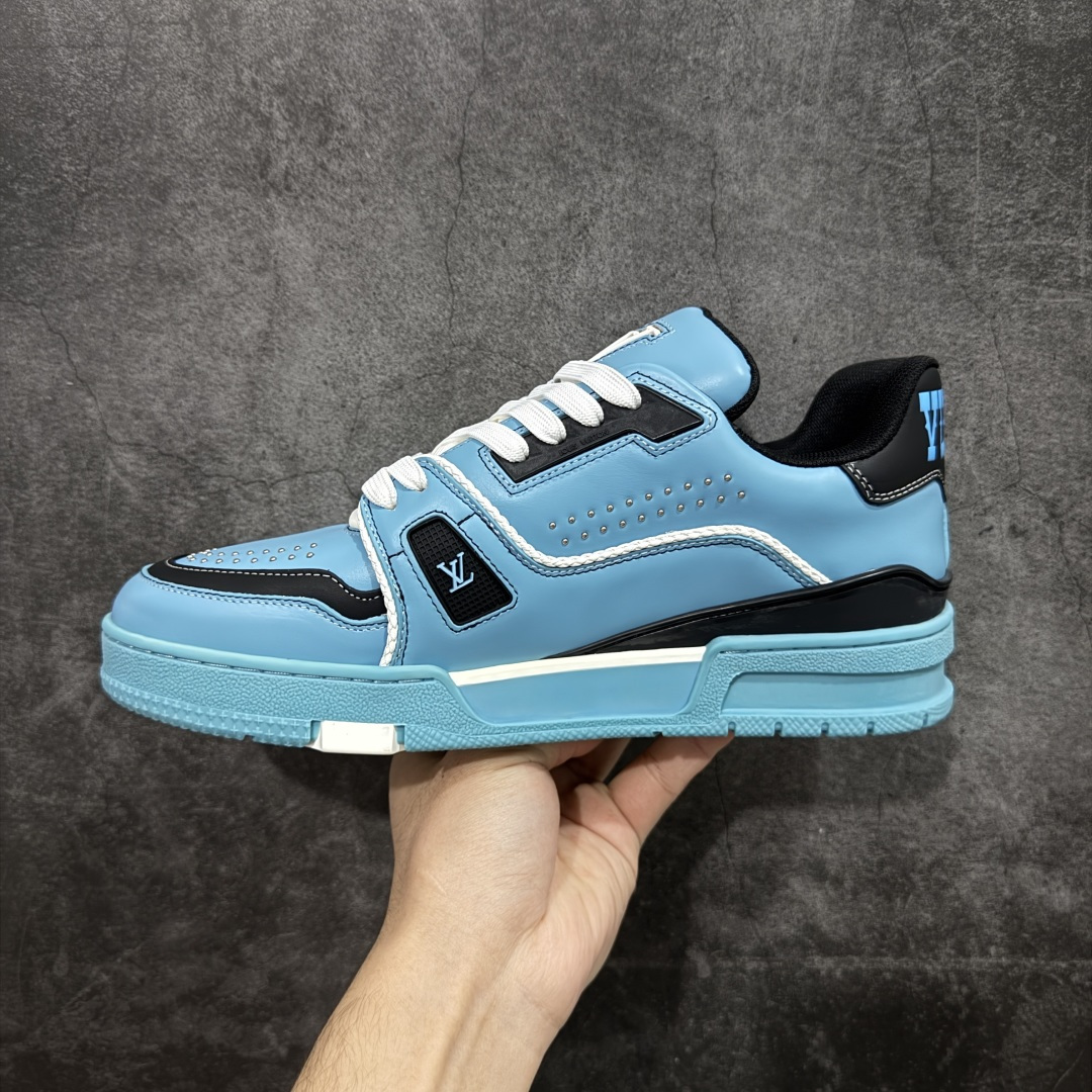 图片[2]-【莞产YS版本】Louis Vuitton Trainer lv时装走秀运动鞋 完美鞋型超高的清洁度 零毛边线头瑕疵 全套原楦原纸版原鞋开模 全网最具灵魂的版型 正确原装黄色鞋盒 正确中底印花 鞋面印花3D高频深度立体 全鞋电脑针车 紧密相连 针距密度一致 环保乳胶注塑鞋垫 厚度脚感还原原版 皮面裁剪部位 统一油边封口工艺 原装橡胶大底含胶量大底组合零偏差 专柜全套包装 防尘袋 说明书 质保卡 男女鞋 尺码： 39 40 41 42 43 44 45-选品中心