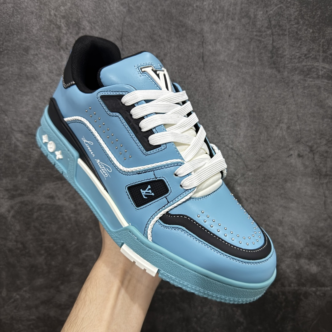 图片[3]-【莞产YS版本】Louis Vuitton Trainer lv时装走秀运动鞋 完美鞋型超高的清洁度 零毛边线头瑕疵 全套原楦原纸版原鞋开模 全网最具灵魂的版型 正确原装黄色鞋盒 正确中底印花 鞋面印花3D高频深度立体 全鞋电脑针车 紧密相连 针距密度一致 环保乳胶注塑鞋垫 厚度脚感还原原版 皮面裁剪部位 统一油边封口工艺 原装橡胶大底含胶量大底组合零偏差 专柜全套包装 防尘袋 说明书 质保卡 男女鞋 尺码： 39 40 41 42 43 44 45-选品中心