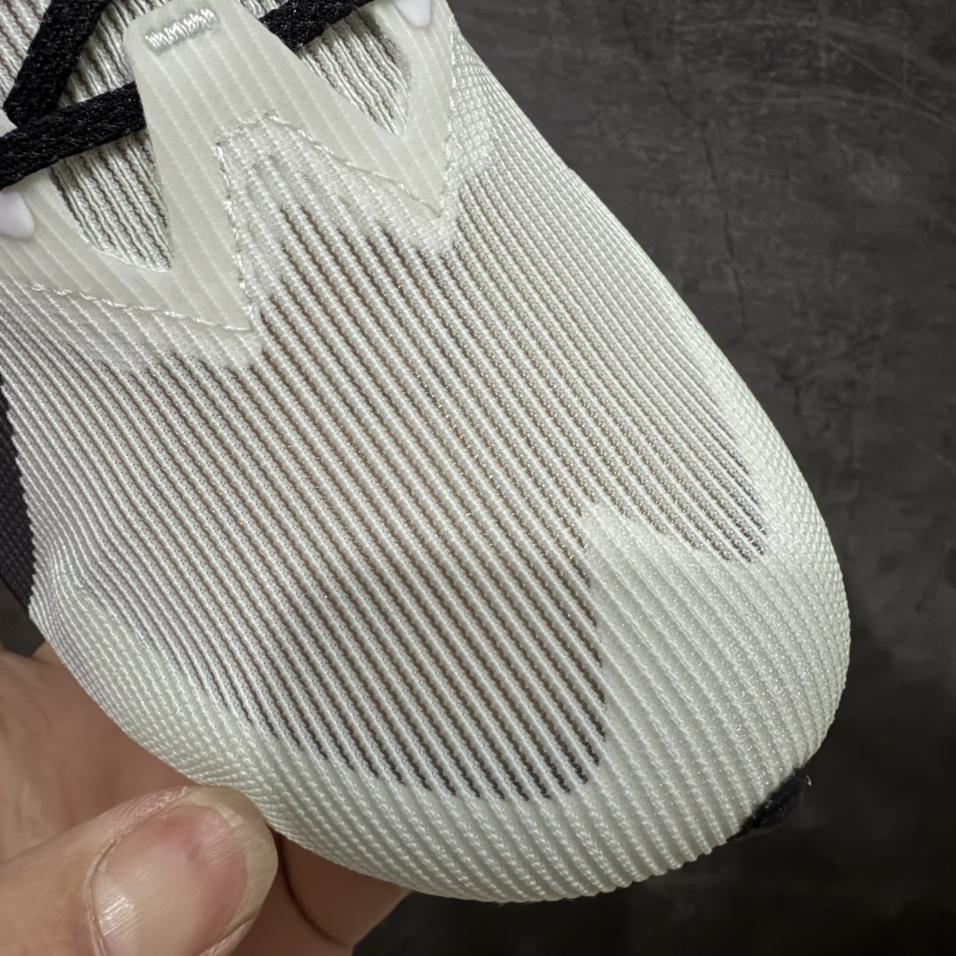 图片[5]-【XE纯原版】Nike ZoomX Vaporfly NEXT%4 减震马拉松跑步鞋 HF6414-101 全掌真碳板 原楦原纸版数据开发  目前市场最强品质 原版购入开发 原版定制网纱鞋面 分体式组合大底 中间层夹心全掌抗扭碳板 下层一次ReactX泡棉 区别市场一体底 超高质检清洁度 一切材质配件均与原版一致 原楦原纸板开发 匹配原版98%以上 完美弧度版型 原厂鞋标 立体反光鞋盒标 高端玩家必推版本 高价零售必推版本 欢迎对比市面任意版本‼️ 这双鞋简直是时尚与科技的完美融合，质感爆棚，搭配超亮眼的银色大勾子，瞬间成为街头焦点。不仅颜值在线，缓震性能更是一绝 不管是日常出街还是慢跑锻炼，都能给双脚极致舒适体验。  码数超全，36- 46 码任你选！别犹豫啦，穿上它，轻松走出潮流范，开启你的时尚运动新旅程 码段：36-46-选品中心