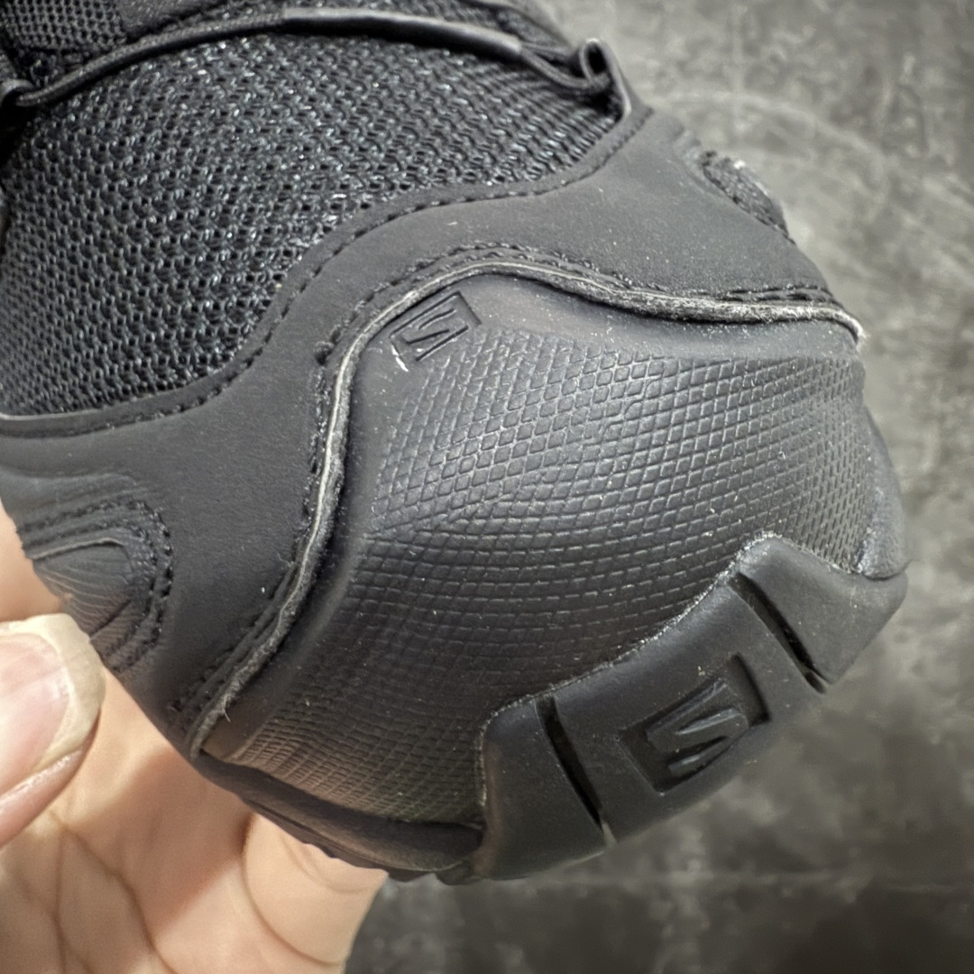 图片[5]-【666版本】SALOMON 萨洛蒙 XA PRO 3D 户外运动 网布减震防滑透气 低帮跑步鞋 男女同款 黑蓝475423 全新品质 巅峰之作 所有配色均购物原版拆解1：1开发 原材料打造 非市场公版便宜货 私模大底 清洁度比市场所有版本都高 全套原纸板楦头开发 原厂网布配套 确保原汁原味 完美呈现版型 原档数据独家私模五层组合大底 男女鞋同步官方开发至46 原装Ortholite轻量化鞋垫 中底布带钢印编号 原厂TPU锁扣 进口港宝加持 后跟自然饱满 还原公司包裹性 鞋面采用SENSIFT贴合技术 全方位贴合包裹脚型 鞋跟部鞋底牵引设计 提供强大的抓地性能 更适应野外崎岖不平的道路 其3D ADVANCED CHASSIS底盘 材料轻量大化 钉齿设计更具稳定性 防护性 鞋底易磨损区运用CONTAGRIP高耐磨材料 应对城市硬质路面长距离跑考验 尺码：36 36.5 37.5 38 38.5 39 40 40.5 41 42 42.5 43 44 45 46-选品中心