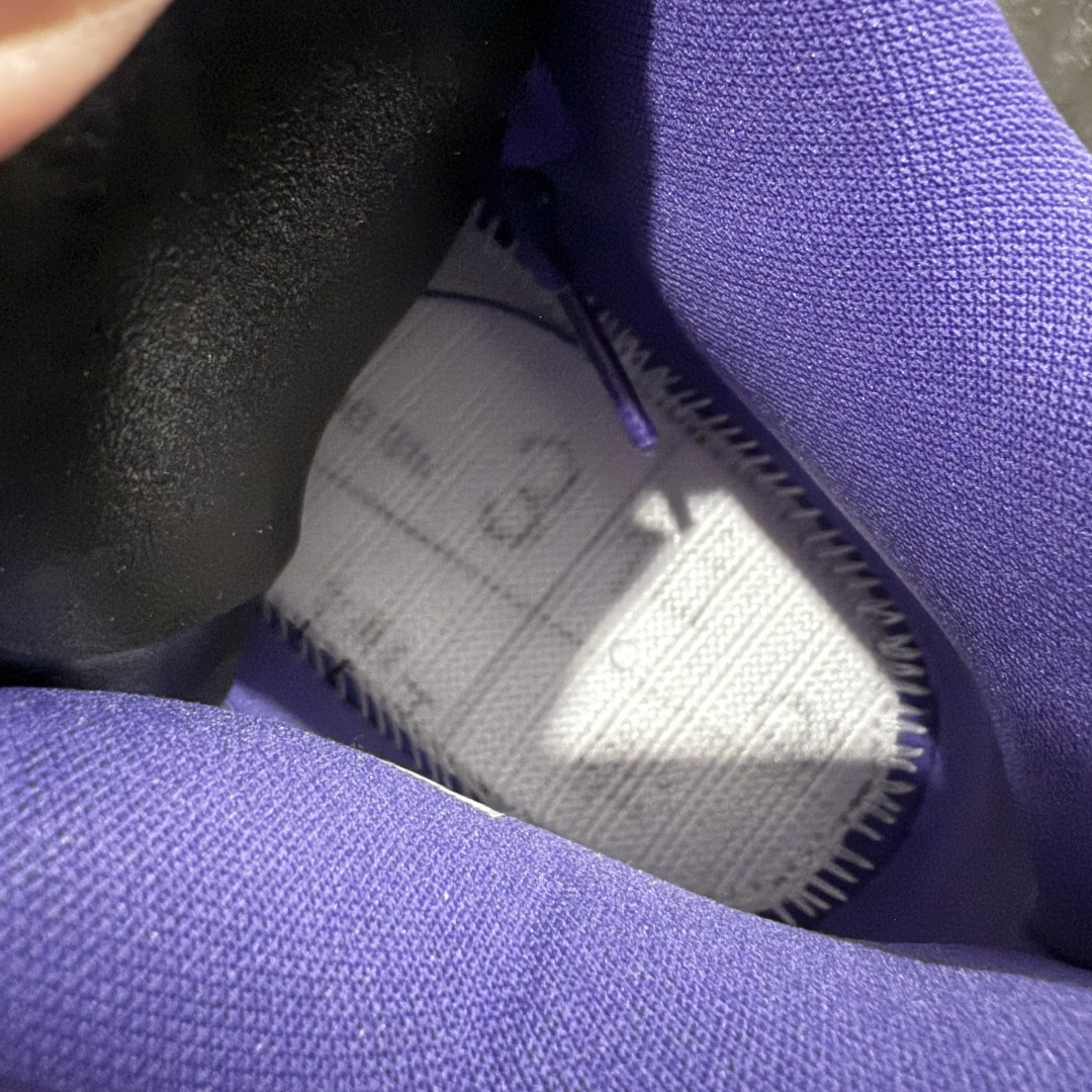 图片[10]-【美版GX纯原】Nigel Sylvester x Air Jordan AJ4 “Brick by Brick” 联名紫砖 货号：HF4340-500 全新批次 重点区分市面 真正砖面纹路 区别市面版本 正确细节 卡色无色差 GX原数据精心打造 原厂材质 超弹硅胶材质 内层不织布补强 补强为硅胶提供更强耐久性 避免断裂 圈内最强四代 独家外贸特供尺码含 45.5 48.5 耗时半年巨作 全套原纸板楦头开发 原厂特供皮料加持 确保原汁原味 完美呈现四代版型 一比一鞋头弧度高度鞋身弧度 数据细节工艺流程均保持原鞋一致 原厂TPU网格鞋带扣 正确内里网布 菱角分明不变形无多余毛边 柔软性质感一致于原鞋 市场唯一原厂鞋扣模具 背面可见隐藏注塑口 原厂织唛标 原厂飞人电绣工艺 尾指中部跳三针 独家绑鞋带手法 印刷中底布 四线拉帮 米色美纹纸贴合固定 进口港宝加持 后跟自然饱满 全鞋荧光划线卡点 追求极致完美 每一双都是工艺品 多重QC质检 超越公司货的品控标准 实实在在的免检产品 …… 尺码：40 40.5 41 42 42.5 43 44 44.5 45 46 47.5 48.5-选品中心