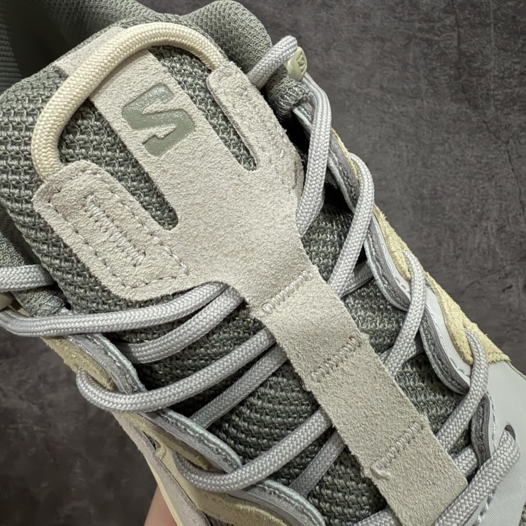 图片[5]-【巅峰版】SALOMON萨洛蒙 ODYSSEY ELMT LOW LTR 柔软舒适 耐磨透气轻便 低帮 生活休闲鞋 男女同款 雷军同款 473767 纯原外贸平台特供订单 耗时半年巨作 全套原纸板楦头开发 原厂特供网布配套加持 确保原汁原味 完美呈现版型 原档数据独家私模五层组合大底 原装Ortholite轻量化鞋垫 中底布带钢印编号 原厂TPU锁扣 进口港宝加持 后跟自然饱满 还原公司包裹性 鞋面以“锯齿”状的包裹系统呈现 在基色底之下加入了各种色点缀 将公司的最新技术和时尚前卫的造型融入耐用的长跑款式中 鞋面由 TPU 薄膜制成 并焊接在高耐磨网眼上 使其既时尚又坚固 由 ACS底盘支撑 可增强稳定性和支撑力 以及由橡胶凸耳 Contragrip外底覆盖的 EVA 缓冲中底 旨在应对崎岖的地形 鞋舌上的彩色Salomon 标签、Quicklace 系统以及鞋头、鞋舌和鞋跟上的附加品牌使细节更加完美 让穿着者可以轻松驾驭户外与通勤下的任何运动生活场景 无缝鞋身户外随意纵横 颜值与脚感兼备 出街通勤 绝对非常吸睛 你值得拥有 尺码：36 36.5 37.5 38 38.5 39 40 40.5 41 42 42.5 43 44 44.5 45-选品中心