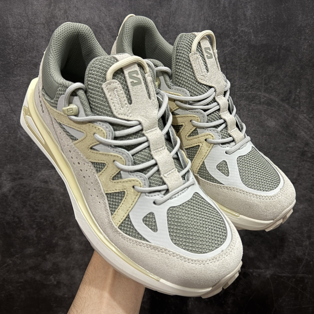 【巅峰版】SALOMON萨洛蒙 ODYSSEY ELMT LOW LTR 柔软舒适 耐磨透气轻便 低帮 生活休闲鞋 男女同款 雷军同款 473767 纯原外贸平台特供订单 耗时半年巨作 全套原纸板楦头开发 原厂特供网布配套加持 确保原汁原味 完美呈现版型 原档数据独家私模五层组合大底 原装Ortholite轻量化鞋垫 中底布带钢印编号 原厂TPU锁扣 进口港宝加持 后跟自然饱满 还原公司包裹性 鞋面以“锯齿”状的包裹系统呈现 在基色底之下加入了各种色点缀 将公司的最新技术和时尚前卫的造型融入耐用的长跑款式中 鞋面由 TPU 薄膜制成 并焊接在高耐磨网眼上 使其既时尚又坚固 由 ACS底盘支撑 可增强稳定性和支撑力 以及由橡胶凸耳 Contragrip外底覆盖的 EVA 缓冲中底 旨在应对崎岖的地形 鞋舌上的彩色Salomon 标签、Quicklace 系统以及鞋头、鞋舌和鞋跟上的附加品牌使细节更加完美 让穿着者可以轻松驾驭户外与通勤下的任何运动生活场景 无缝鞋身户外随意纵横 颜值与脚感兼备 出街通勤 绝对非常吸睛 你值得拥有 尺码:36 36.5 37.5 38 38.5 39 40 40.5 41 42 42.5 43 44 44.5 45-选品中心