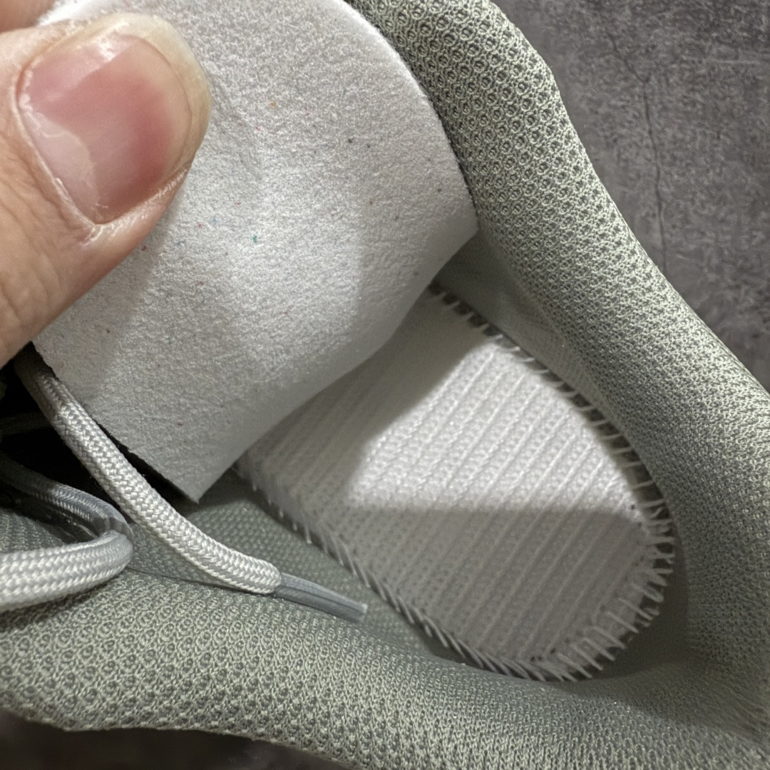 图片[6]-【巅峰版】SALOMON萨洛蒙 ODYSSEY ELMT LOW LTR 柔软舒适 耐磨透气轻便 低帮 生活休闲鞋 男女同款 雷军同款 473767 纯原外贸平台特供订单 耗时半年巨作 全套原纸板楦头开发 原厂特供网布配套加持 确保原汁原味 完美呈现版型 原档数据独家私模五层组合大底 原装Ortholite轻量化鞋垫 中底布带钢印编号 原厂TPU锁扣 进口港宝加持 后跟自然饱满 还原公司包裹性 鞋面以“锯齿”状的包裹系统呈现 在基色底之下加入了各种色点缀 将公司的最新技术和时尚前卫的造型融入耐用的长跑款式中 鞋面由 TPU 薄膜制成 并焊接在高耐磨网眼上 使其既时尚又坚固 由 ACS底盘支撑 可增强稳定性和支撑力 以及由橡胶凸耳 Contragrip外底覆盖的 EVA 缓冲中底 旨在应对崎岖的地形 鞋舌上的彩色Salomon 标签、Quicklace 系统以及鞋头、鞋舌和鞋跟上的附加品牌使细节更加完美 让穿着者可以轻松驾驭户外与通勤下的任何运动生活场景 无缝鞋身户外随意纵横 颜值与脚感兼备 出街通勤 绝对非常吸睛 你值得拥有 尺码：36 36.5 37.5 38 38.5 39 40 40.5 41 42 42.5 43 44 44.5 45-选品中心